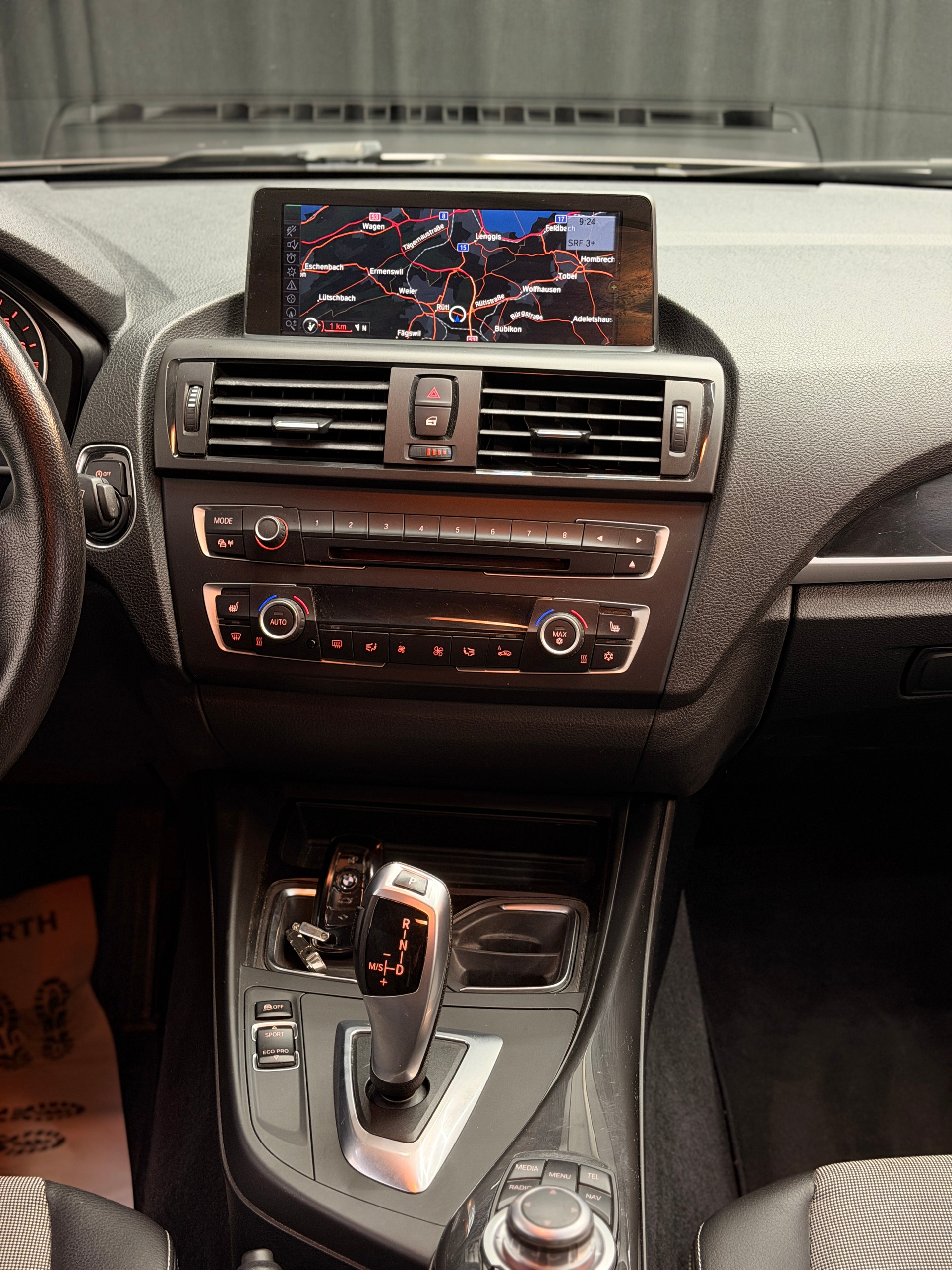 BMW 116i Urban Line Steptronic-image-8