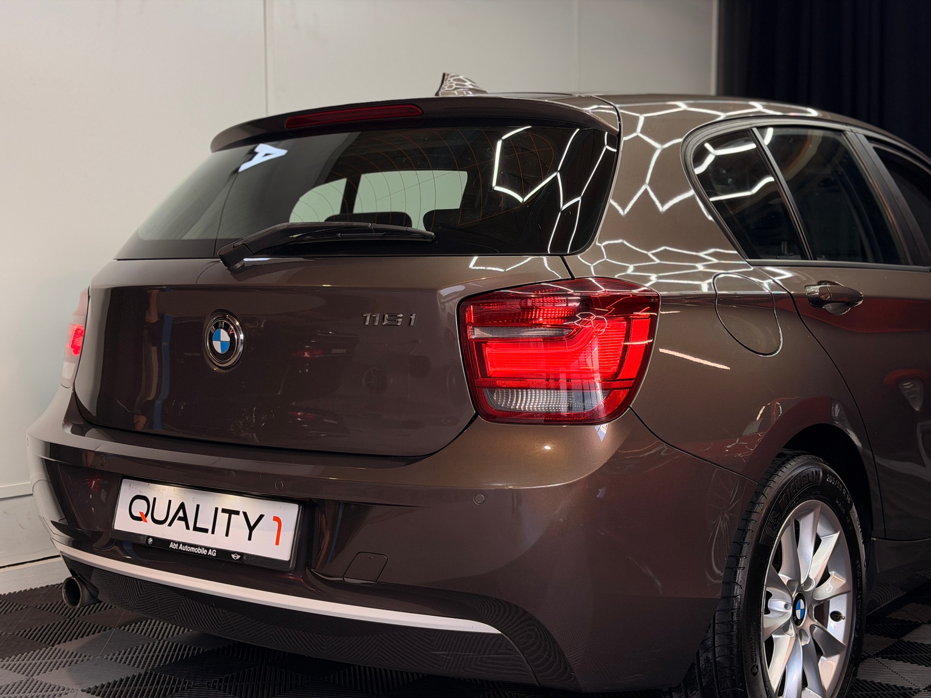 BMW 116i Urban Line Steptronic-image-2