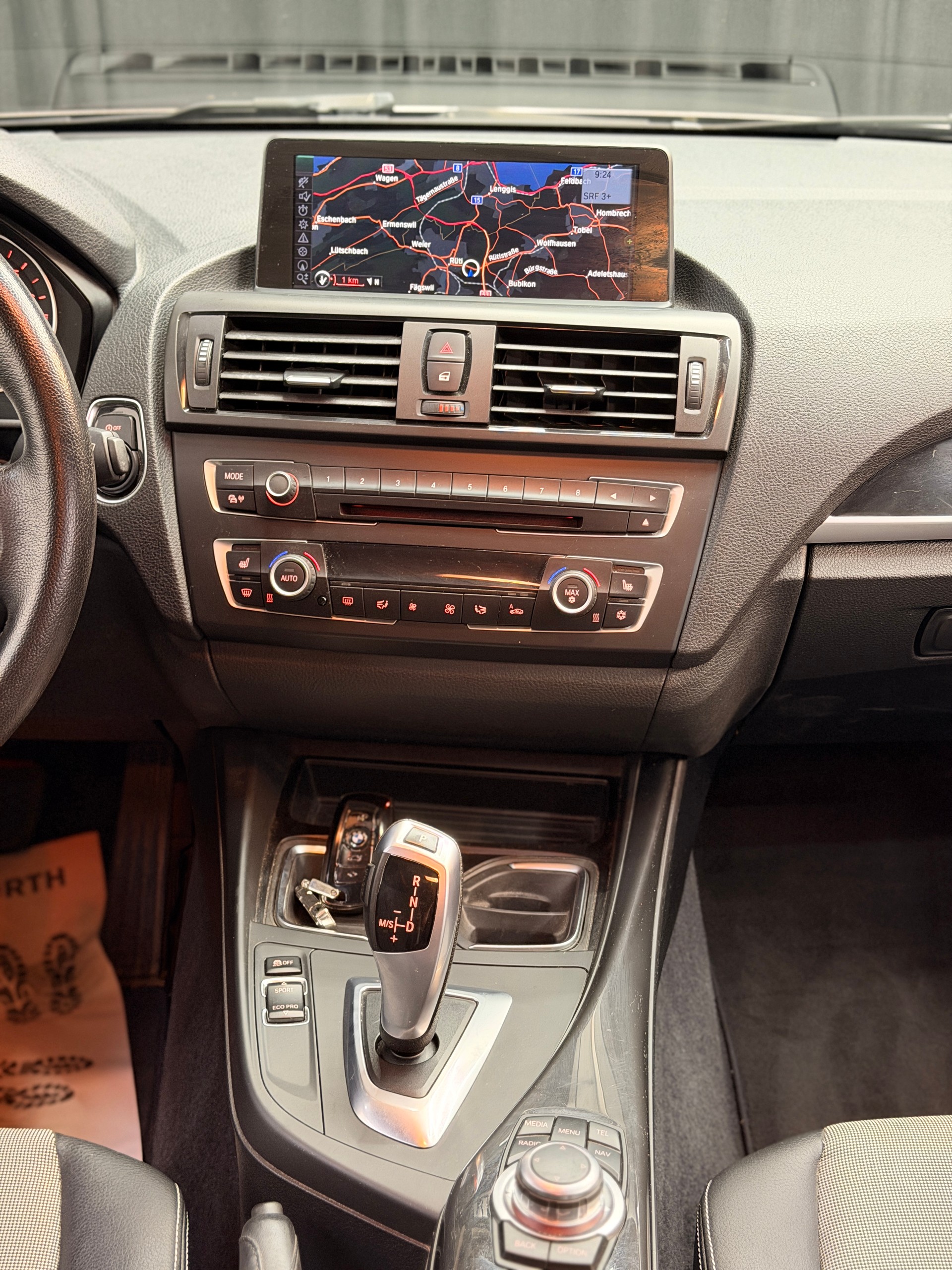 BMW 116i Urban Line Steptronic-image-7