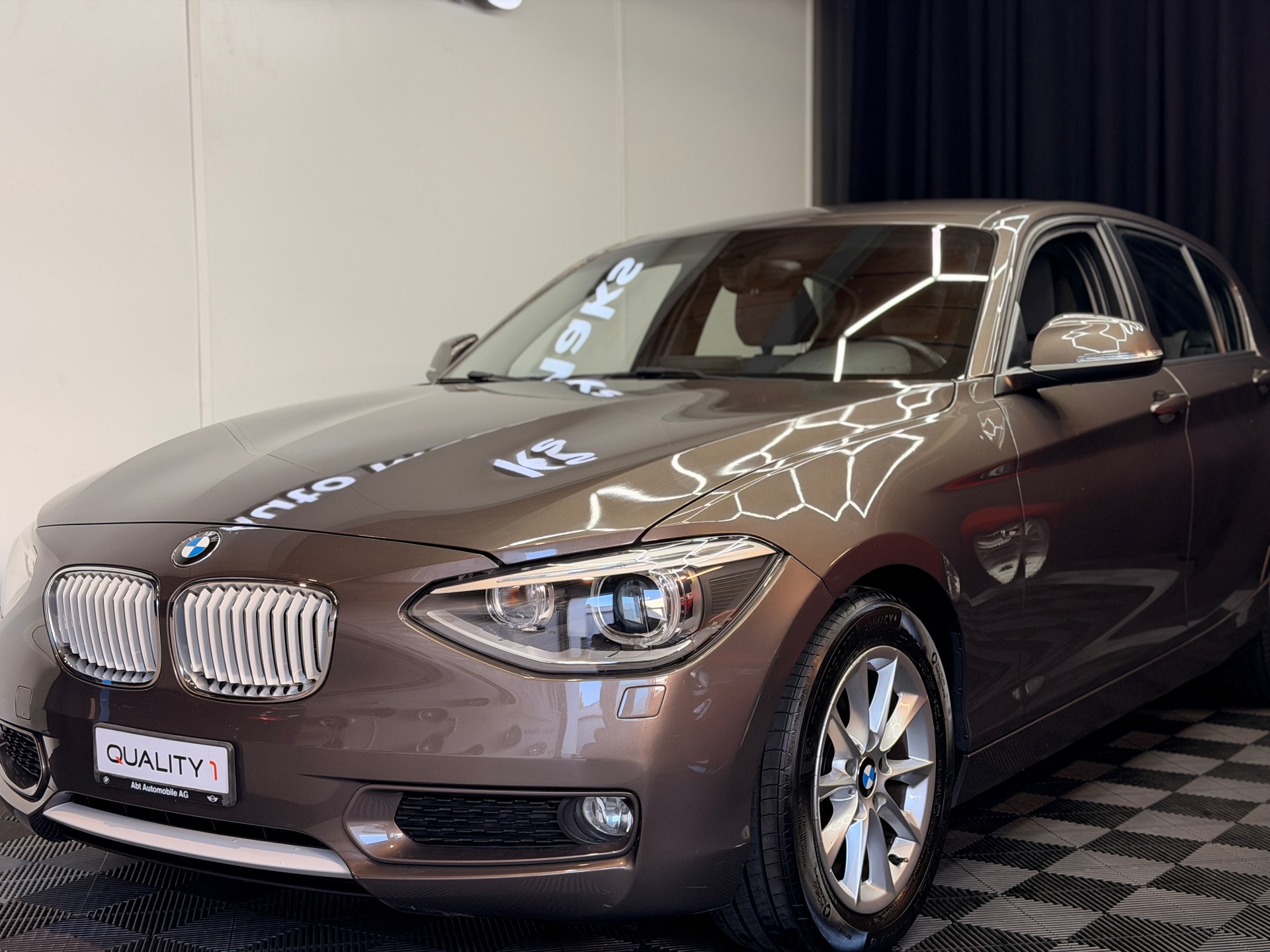 BMW 116i Urban Line Steptronic-image-3