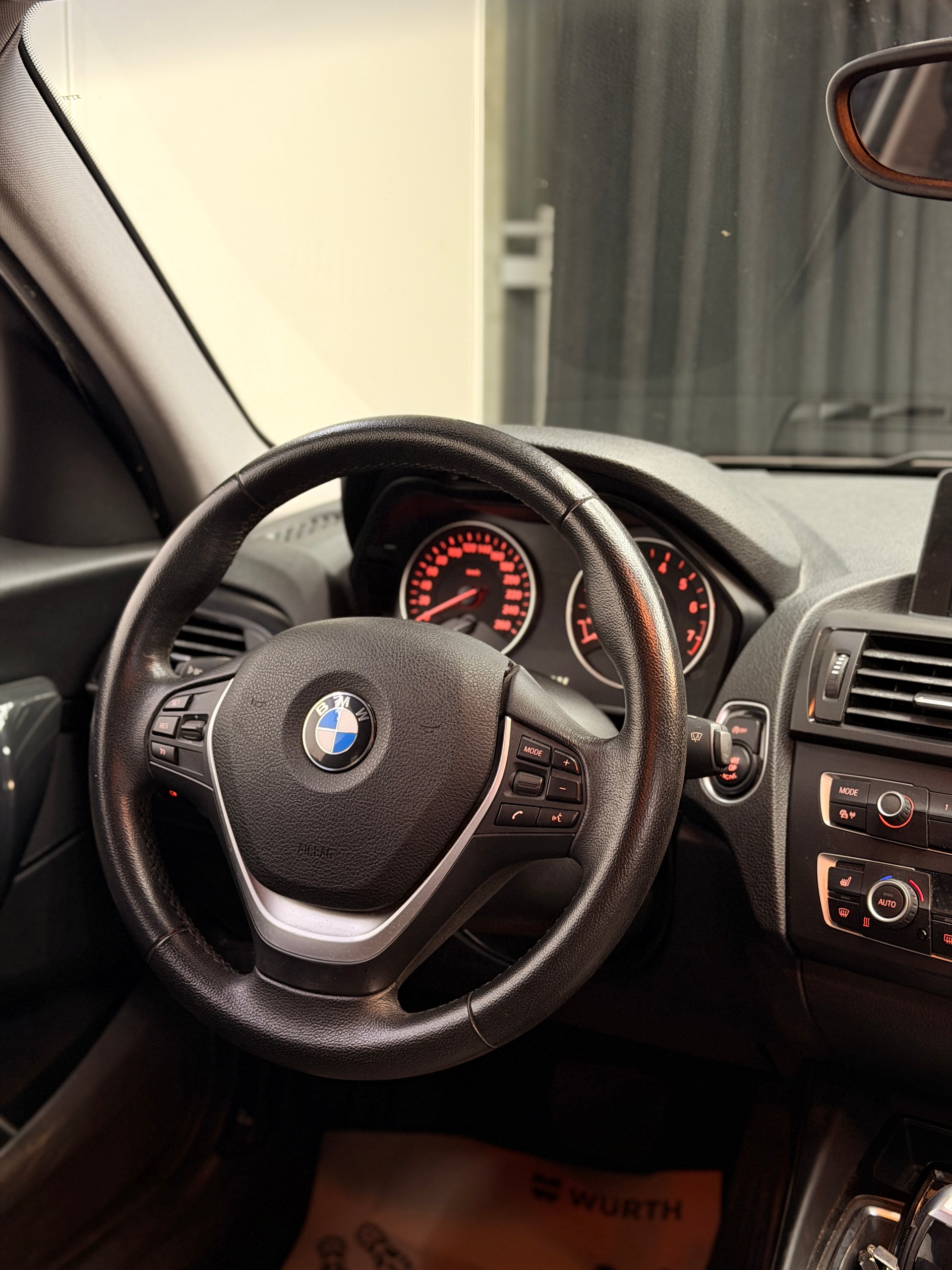BMW 116i Urban Line Steptronic-image-9