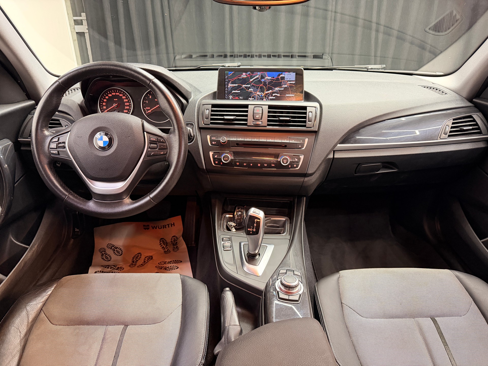 BMW 116i Urban Line Steptronic-image-6