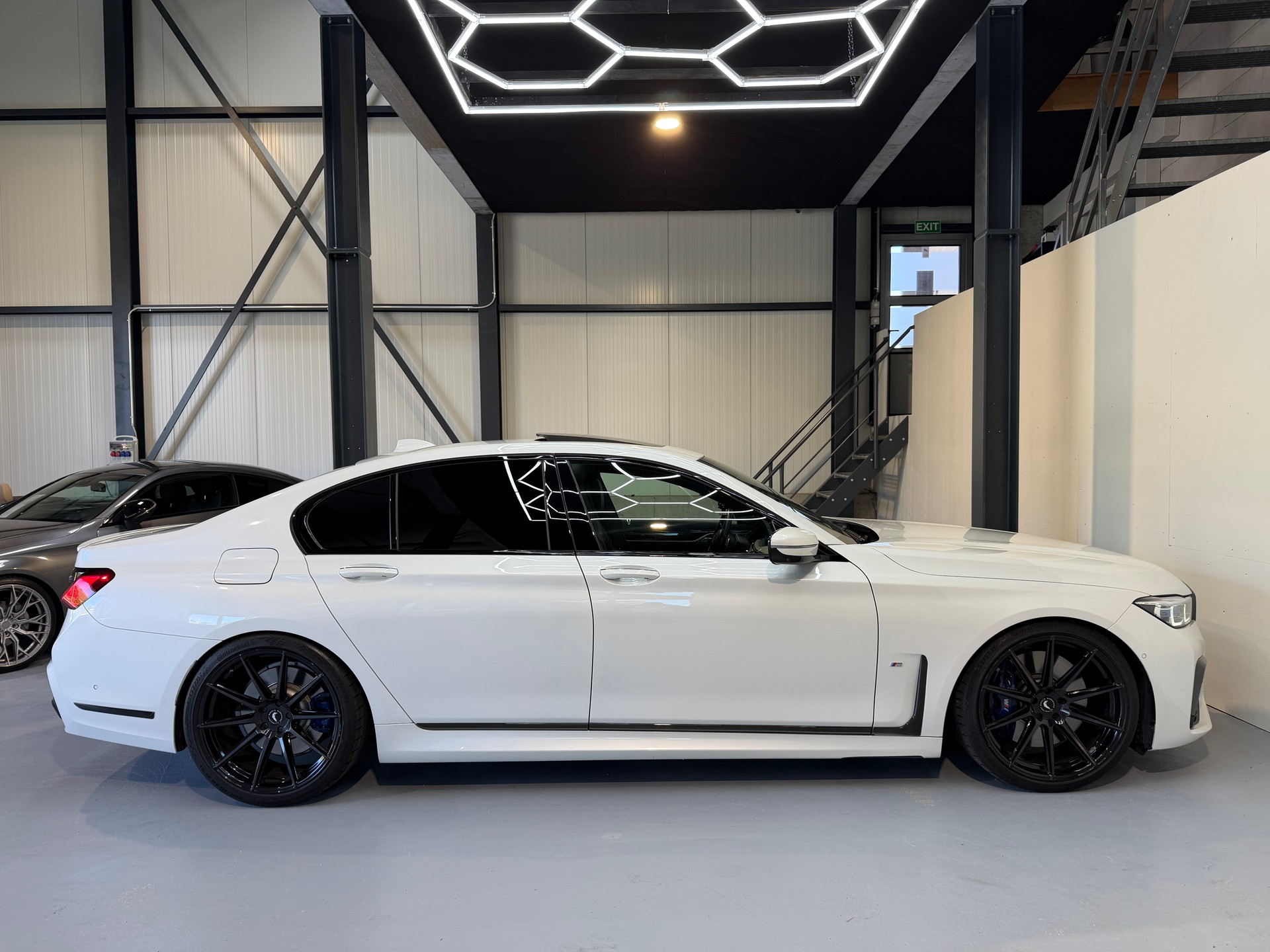 BMW 740d xDrive Steptronic-image-4