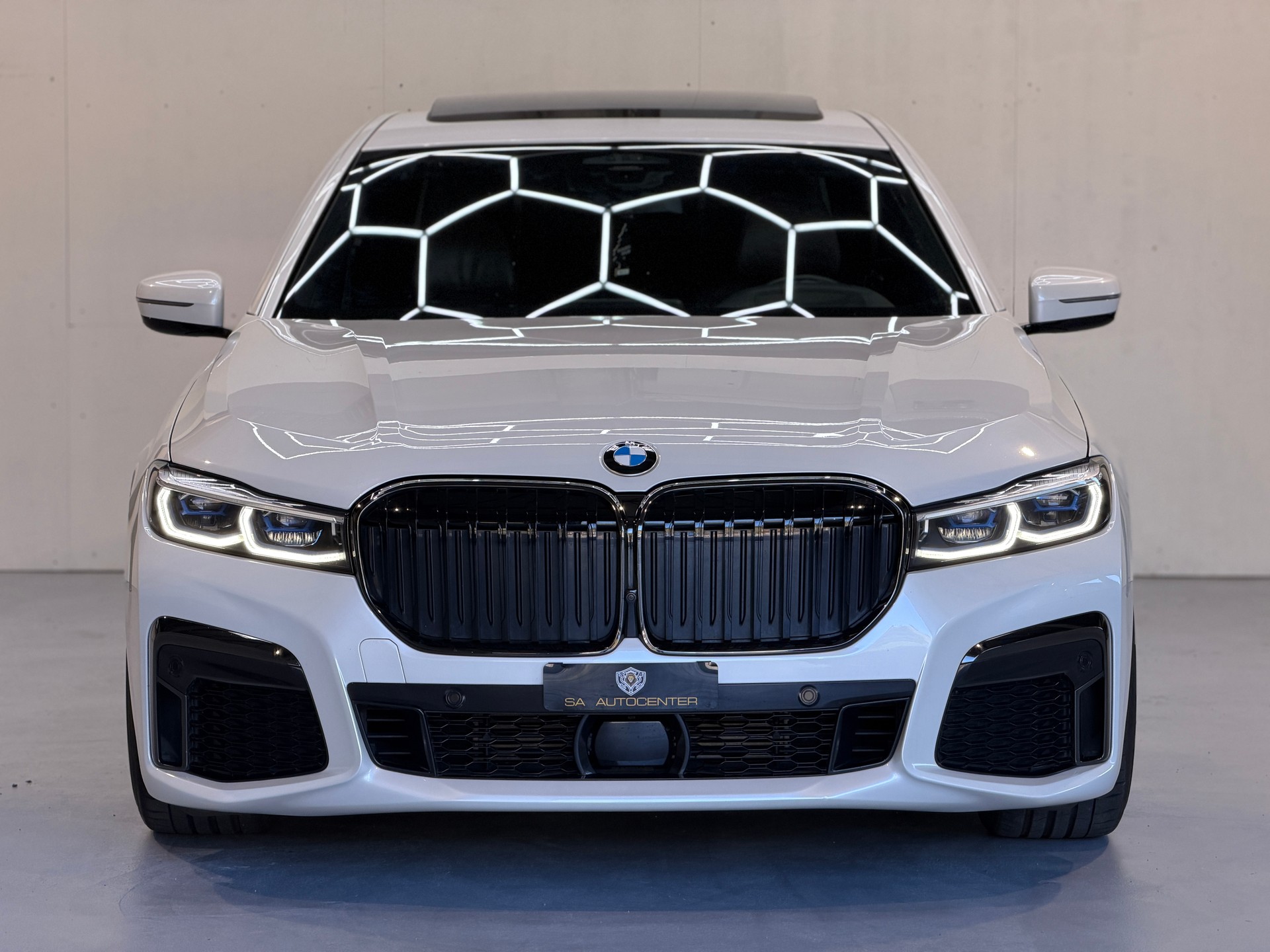BMW 740d xDrive Steptronic-image-2