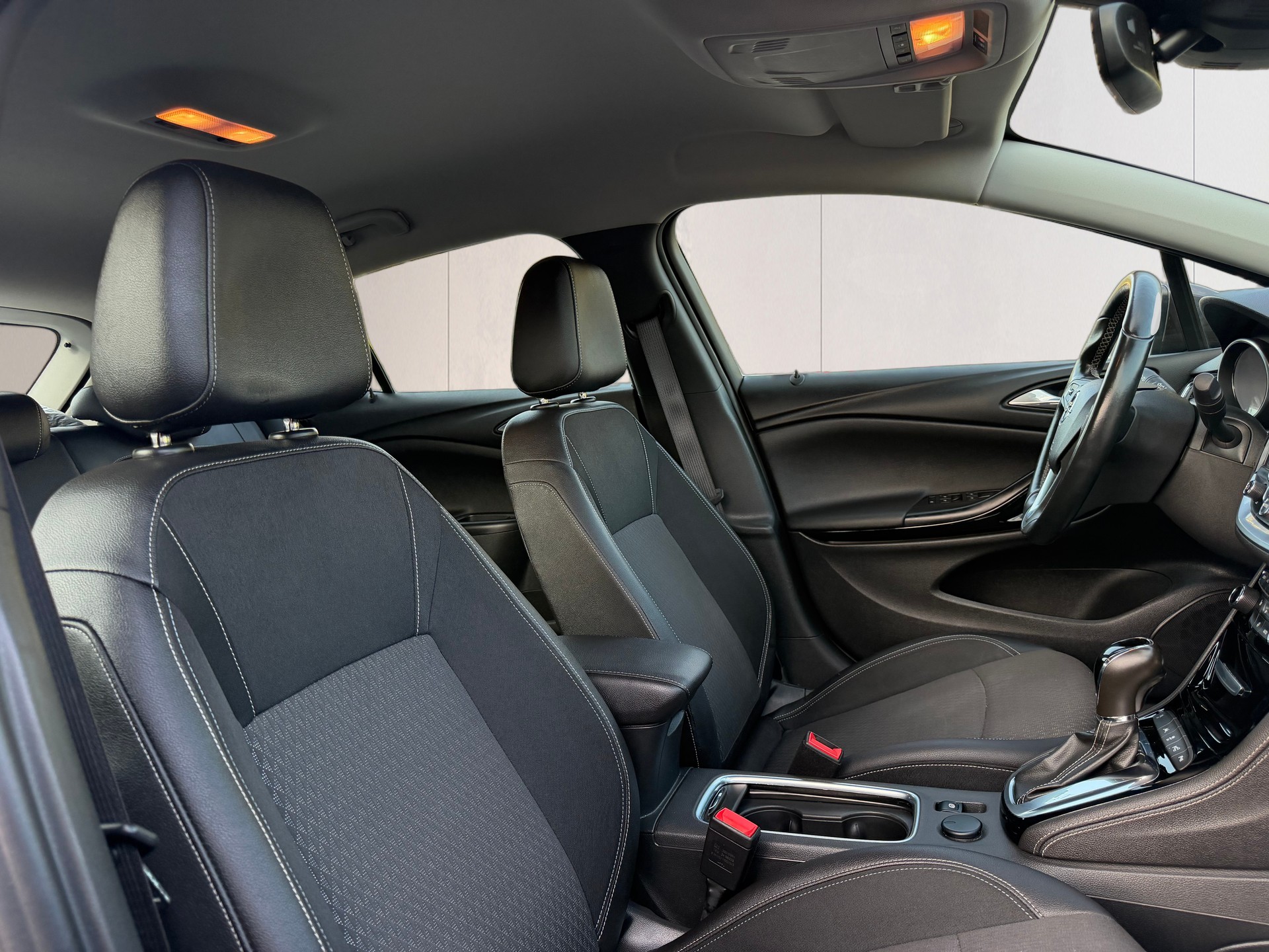 OPEL Astra 1.4i Turbo Enjoy Automatic-image-14