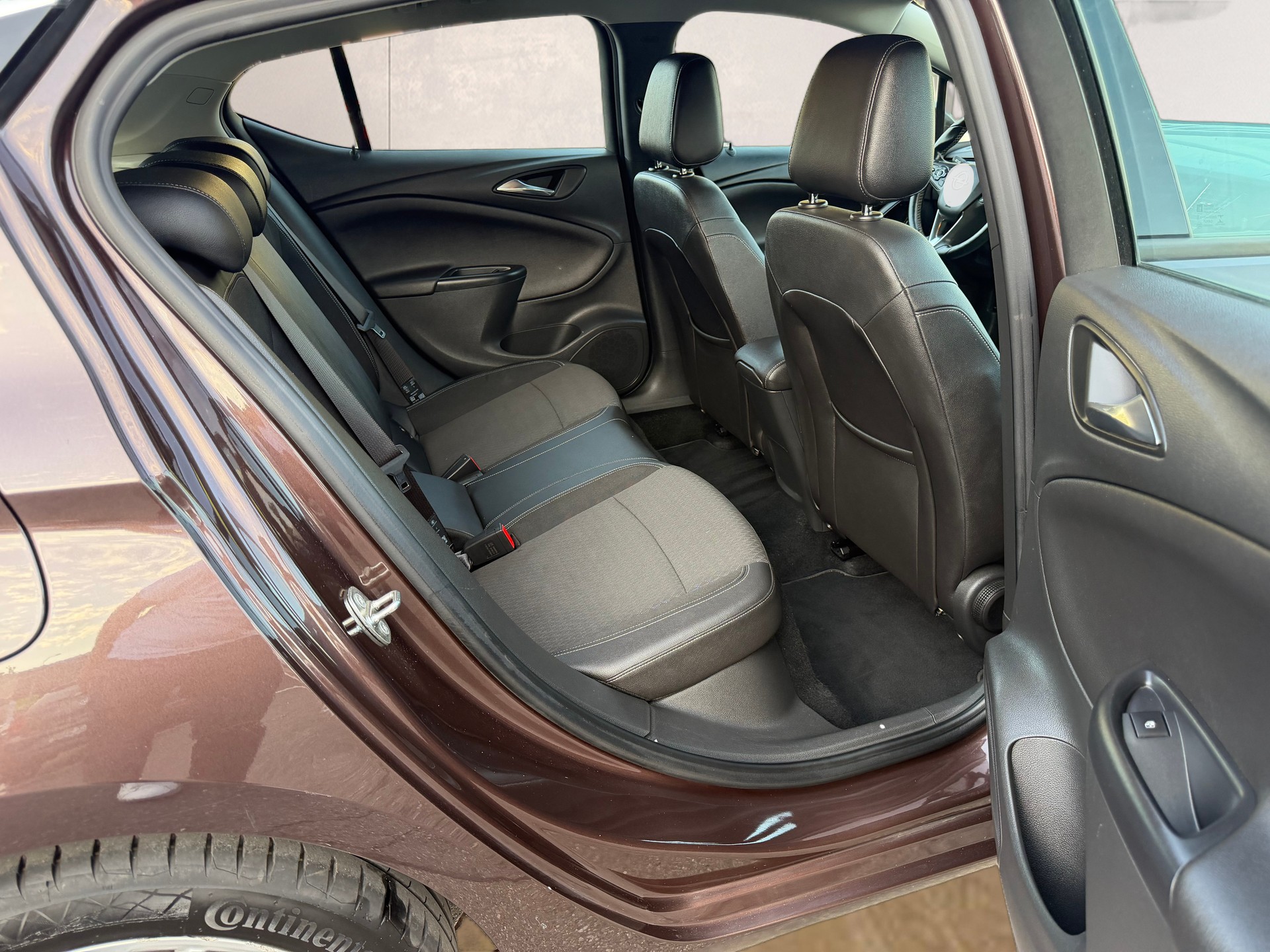 OPEL Astra 1.4i Turbo Enjoy Automatic-image-18
