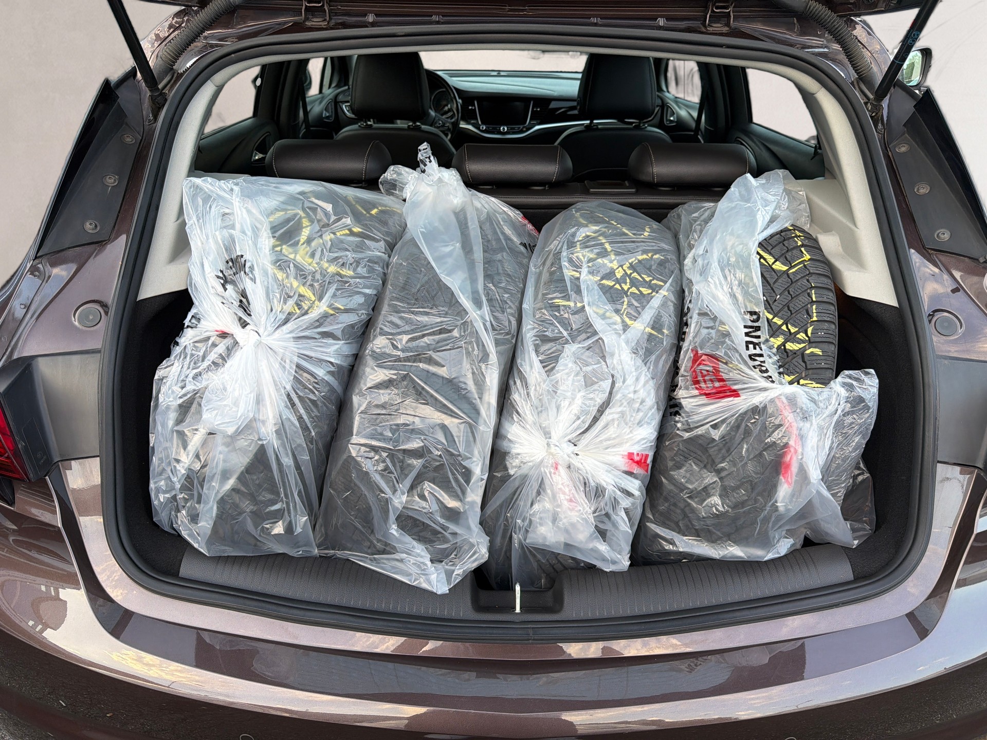 OPEL Astra 1.4i Turbo Enjoy Automatic-image-19