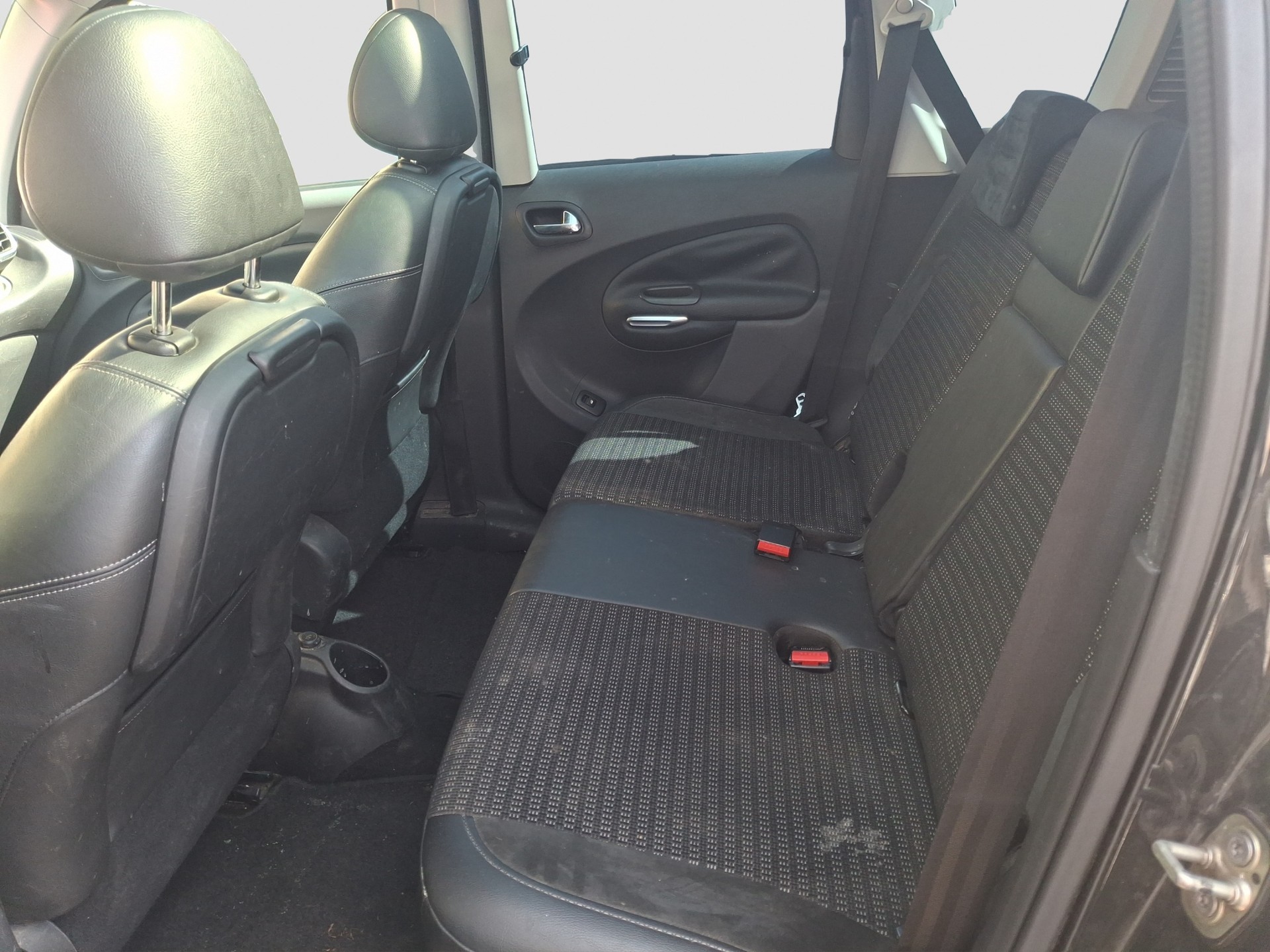 CITROEN C3 Picasso 1.6 HDi Swiss Style EGS6-image-5