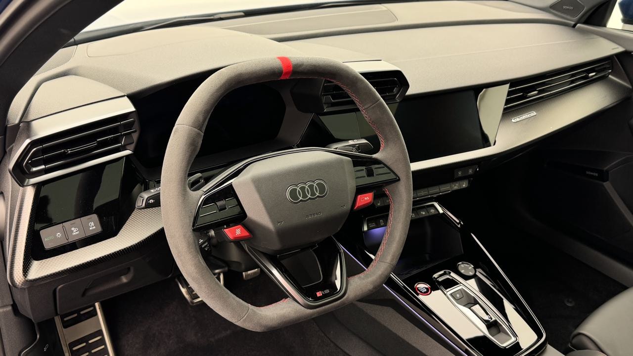 AUDI RS3 Limousine 2.5 TSI quattro S-tronic-image-6