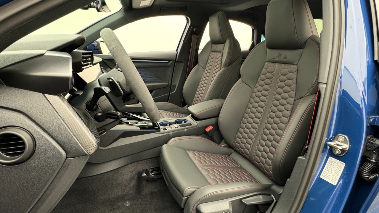 AUDI RS3 Limousine 2.5 TSI quattro S-tronic-image-4