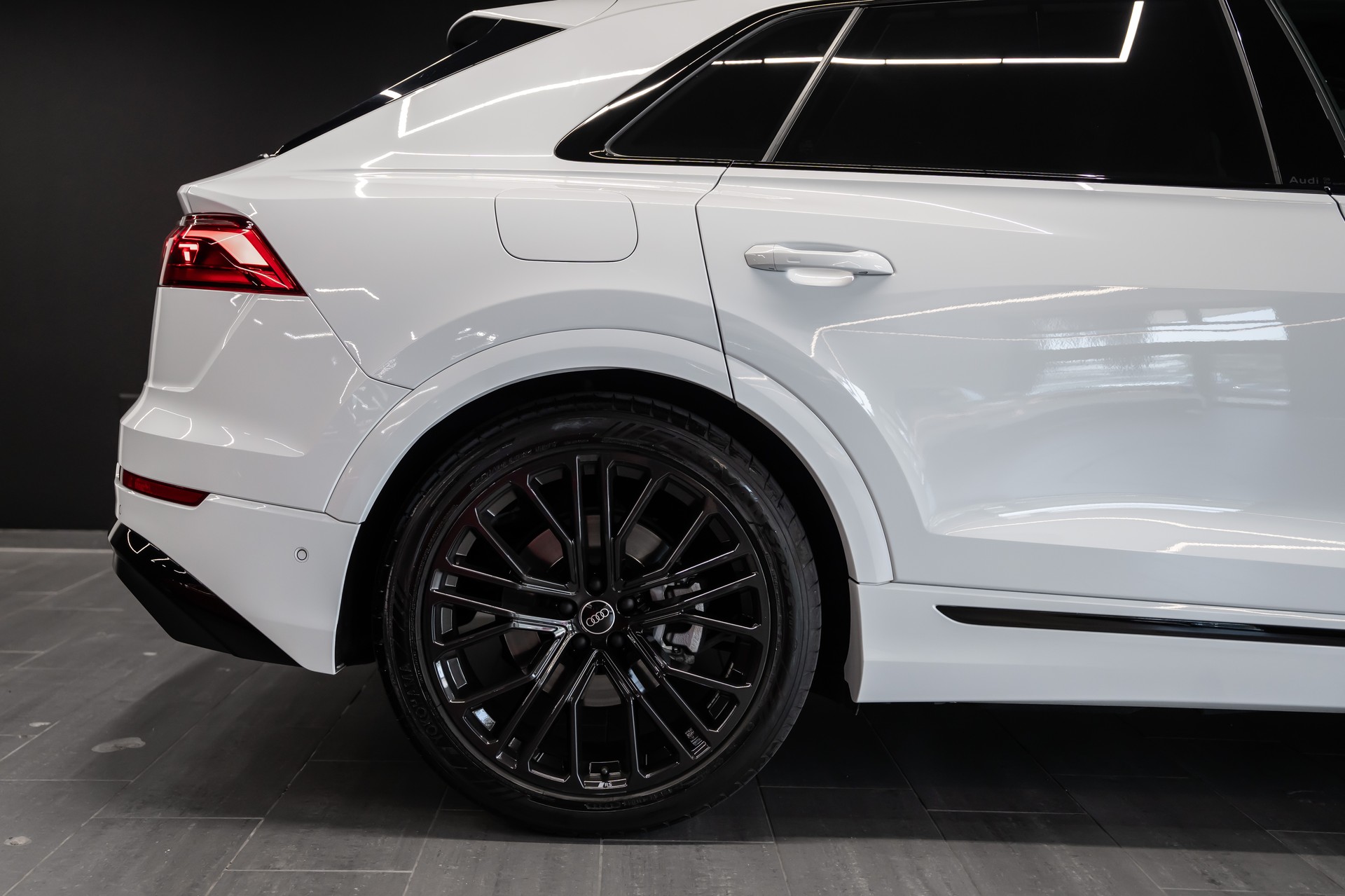 AUDI Q8 SUV 50 TDI quattro tiptronic / Gratis Service / Werksgarantie / Vollausstattung-image-4