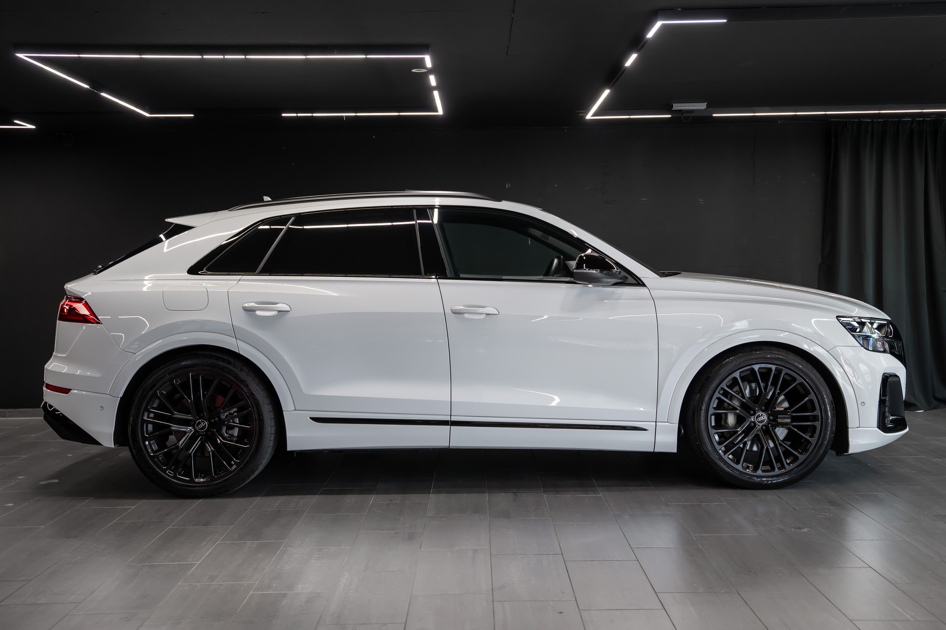 AUDI Q8 SUV 50 TDI quattro tiptronic / Gratis Service / Werksgarantie / Vollausstattung-image-2