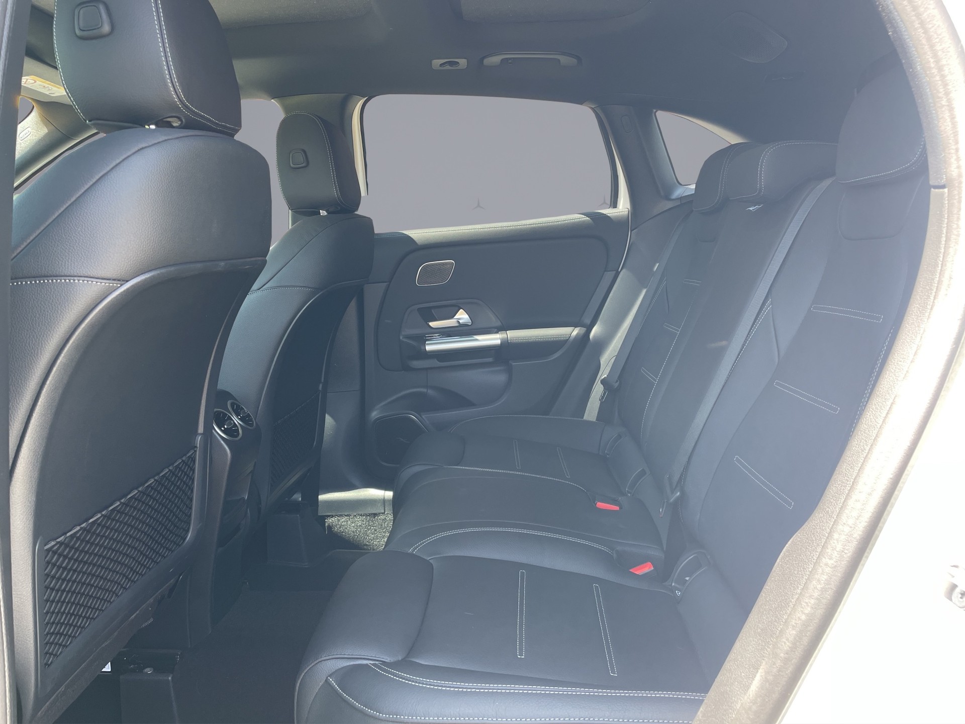 MERCEDES-BENZ GLA 250 AMG Line 4matic-image-12