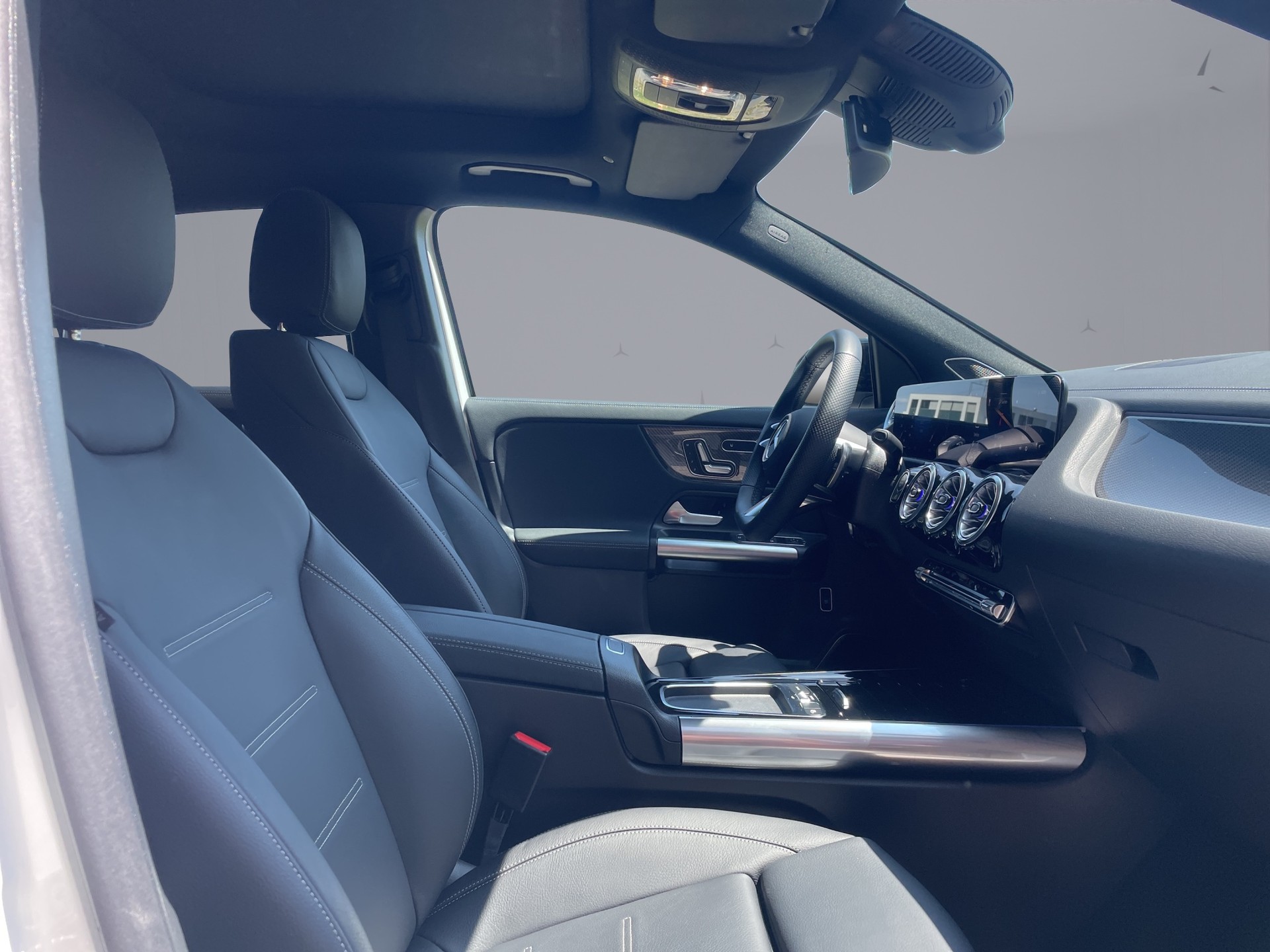 MERCEDES-BENZ GLA 250 AMG Line 4matic-image-16