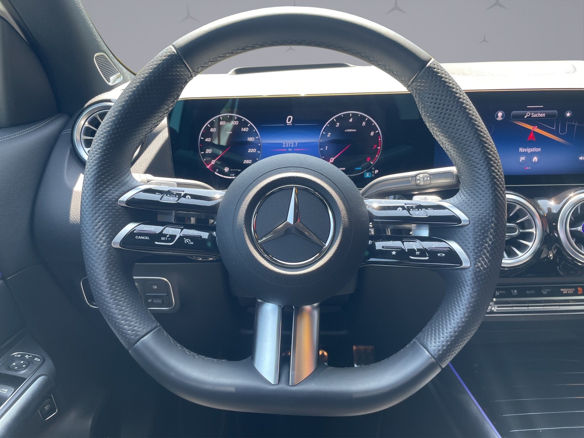 MERCEDES-BENZ GLA 250 AMG Line 4matic-image-11