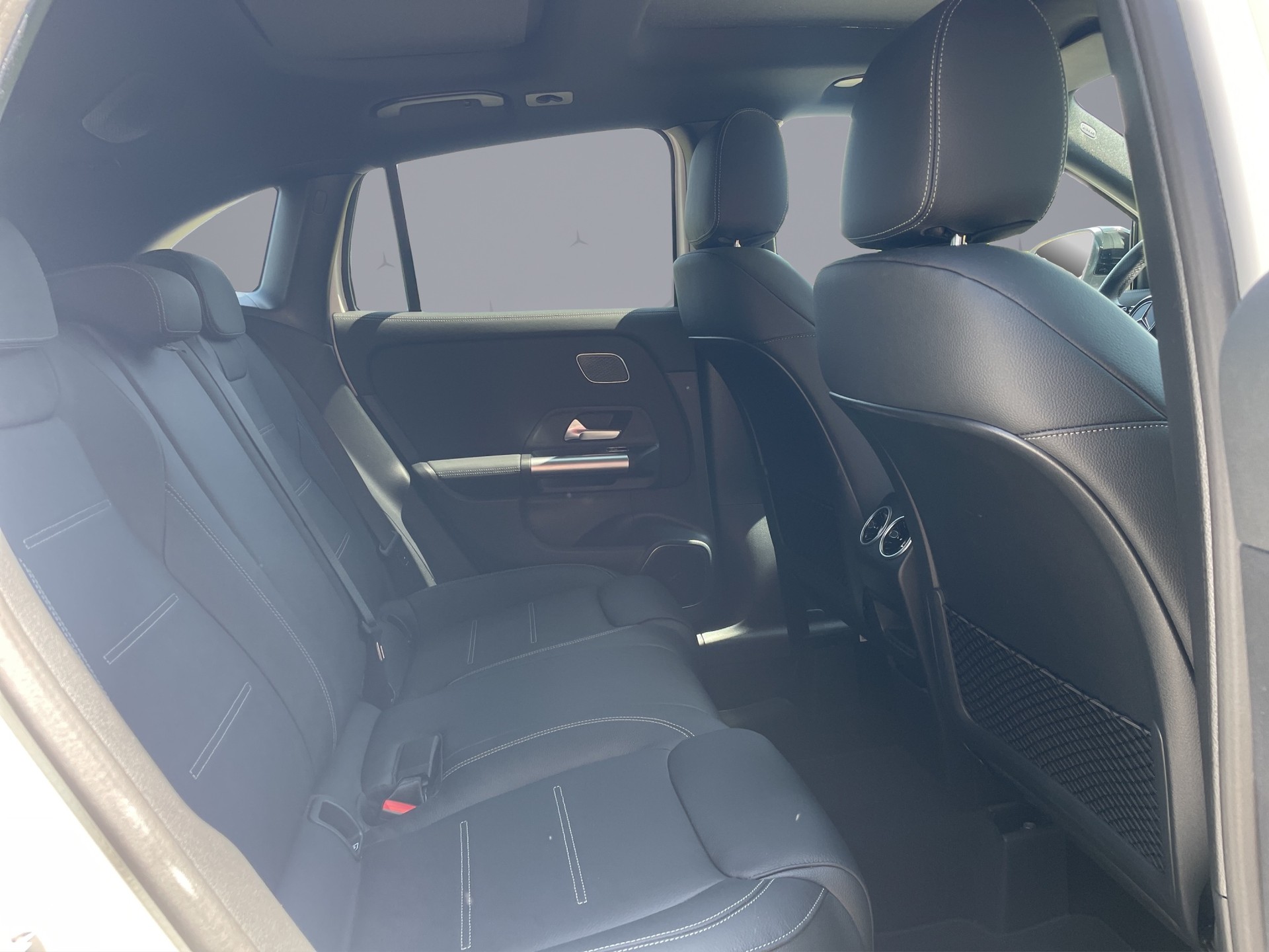 MERCEDES-BENZ GLA 250 AMG Line 4matic-image-17