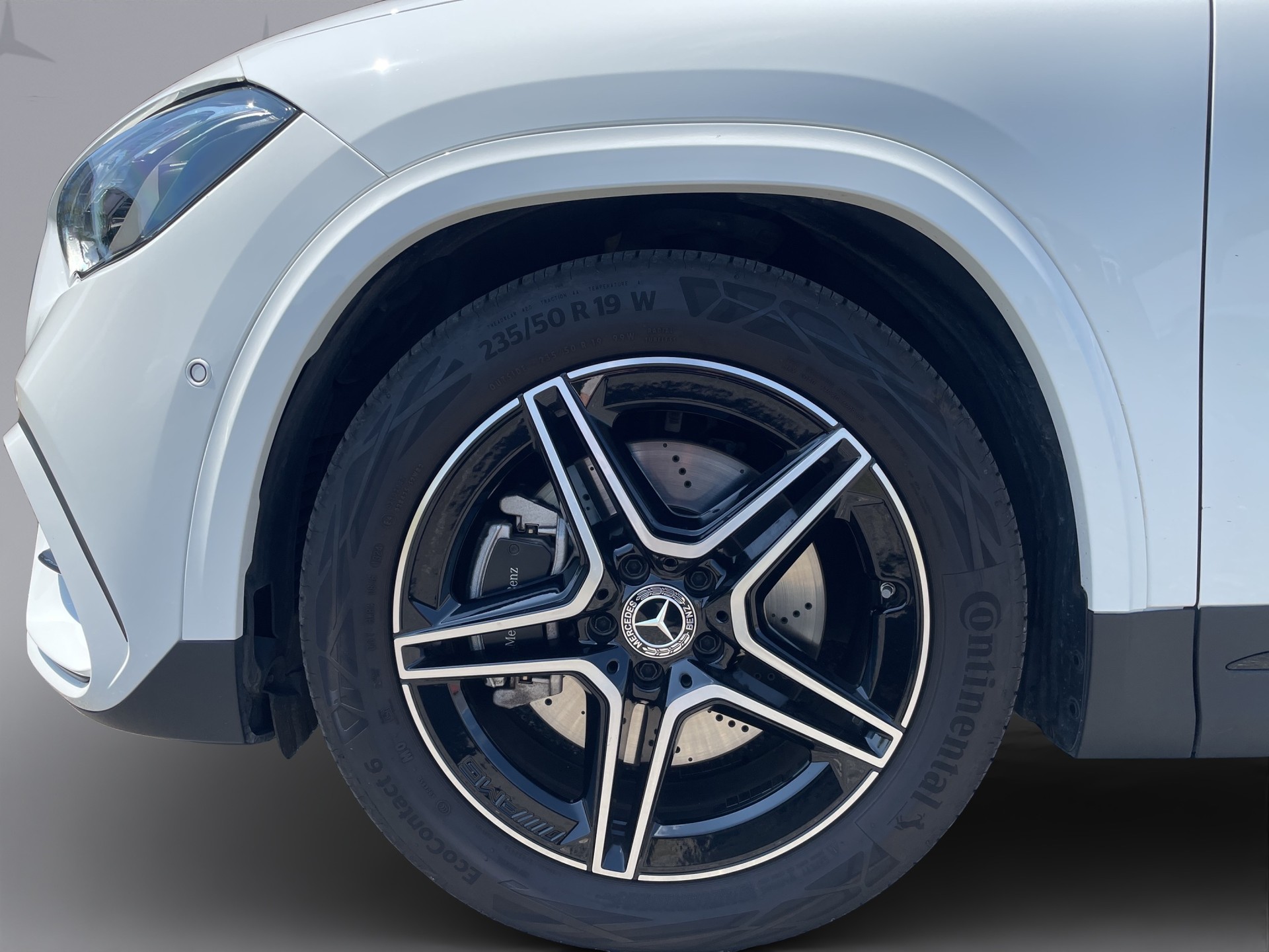 MERCEDES-BENZ GLA 250 AMG Line 4matic-image-2
