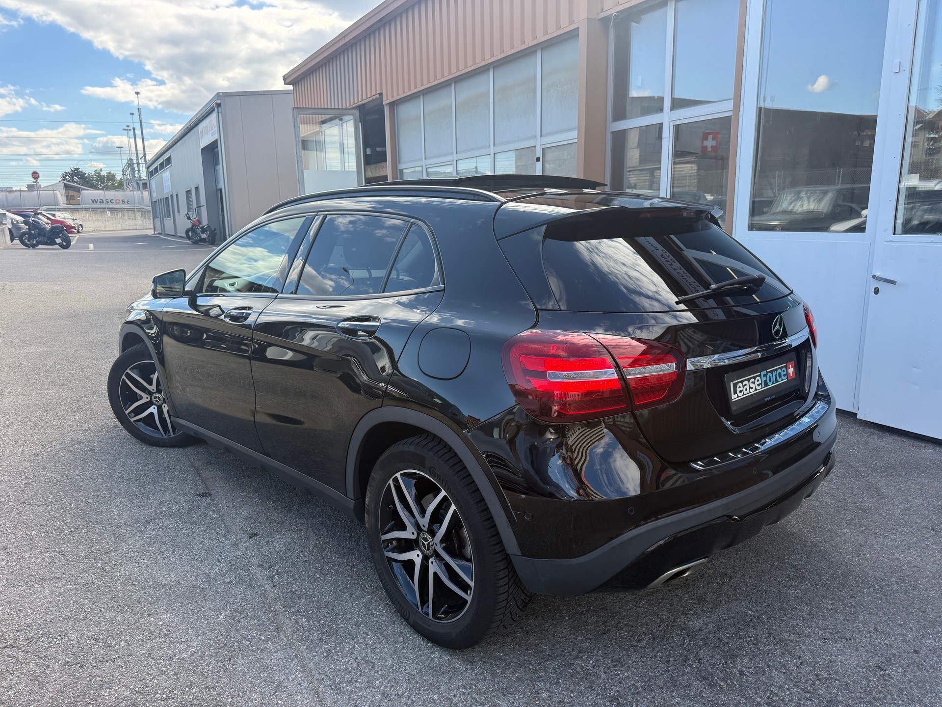 MERCEDES-BENZ GLA 200 Night Star 7G-DCT-image-2