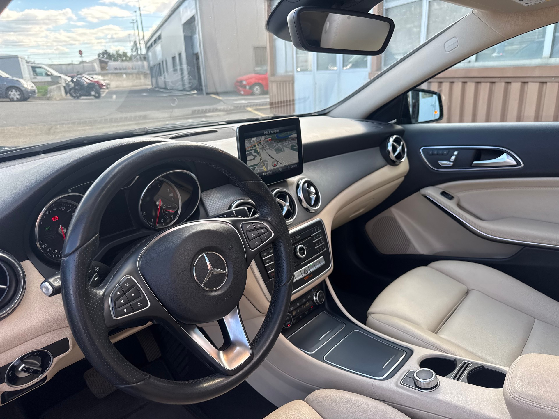 MERCEDES-BENZ GLA 200 Night Star 7G-DCT-image-5