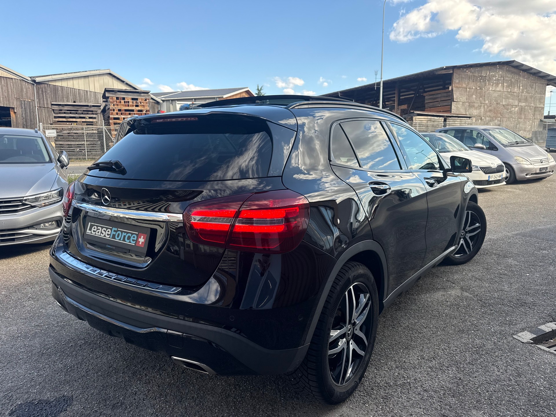 MERCEDES-BENZ GLA 200 Night Star 7G-DCT-image-3