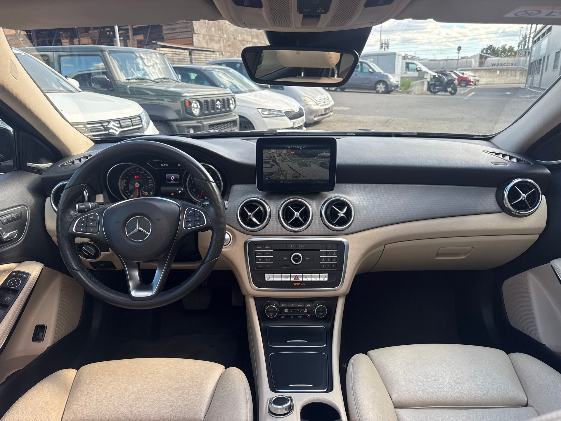 MERCEDES-BENZ GLA 200 Night Star 7G-DCT-image-4