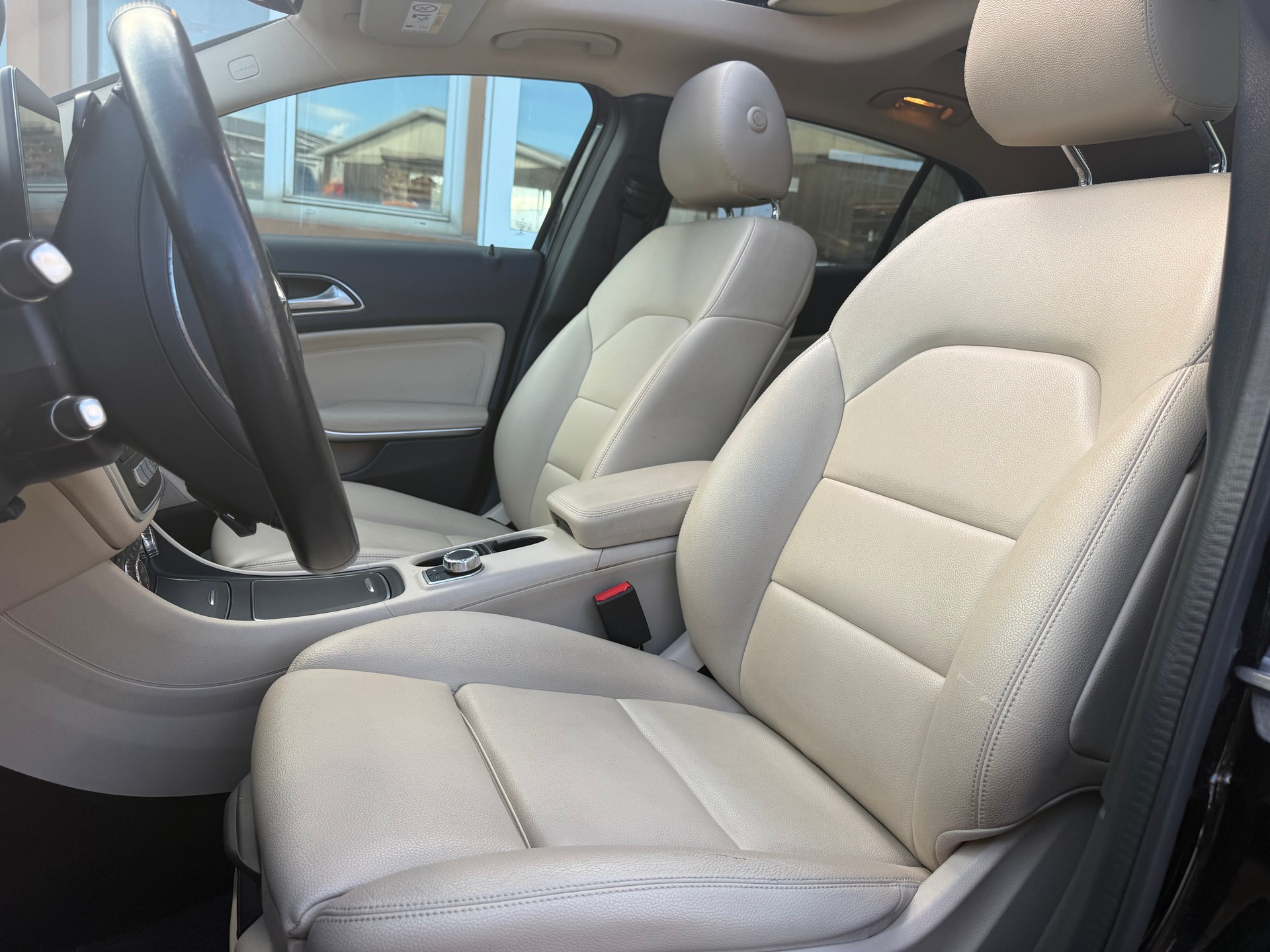 MERCEDES-BENZ GLA 200 Night Star 7G-DCT-image-13