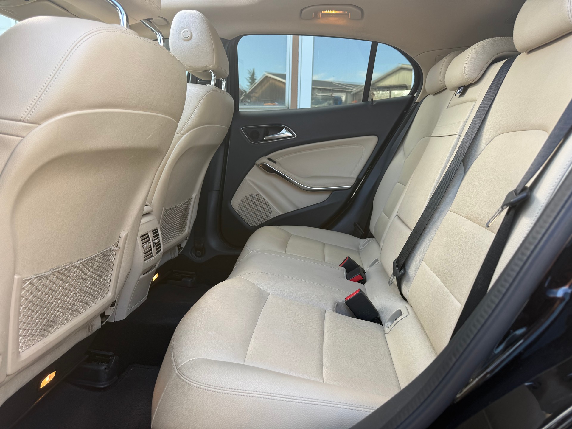 MERCEDES-BENZ GLA 200 Night Star 7G-DCT-image-14