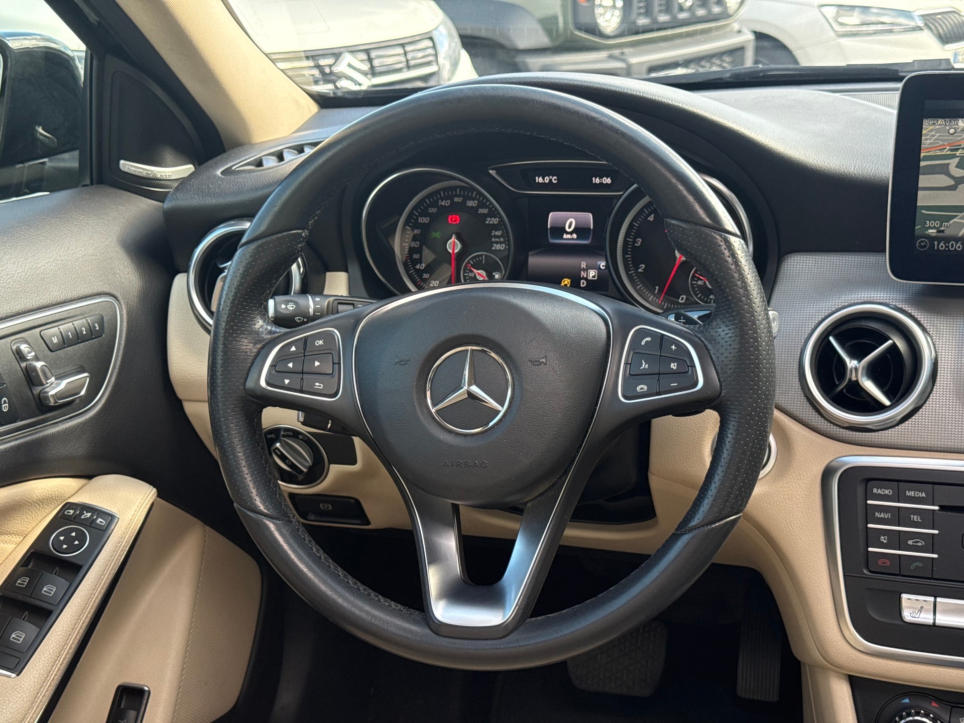 MERCEDES-BENZ GLA 200 Night Star 7G-DCT-image-6