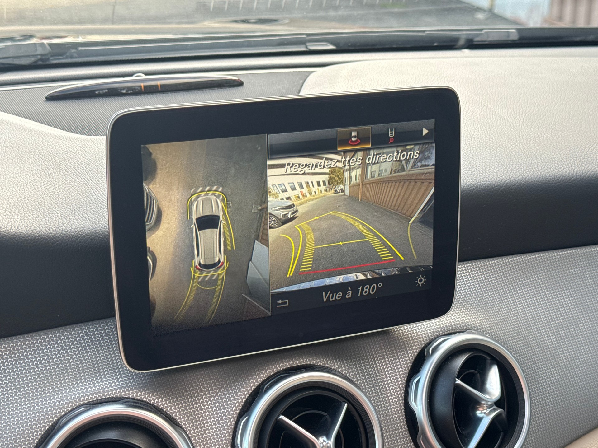 MERCEDES-BENZ GLA 200 Night Star 7G-DCT-image-8