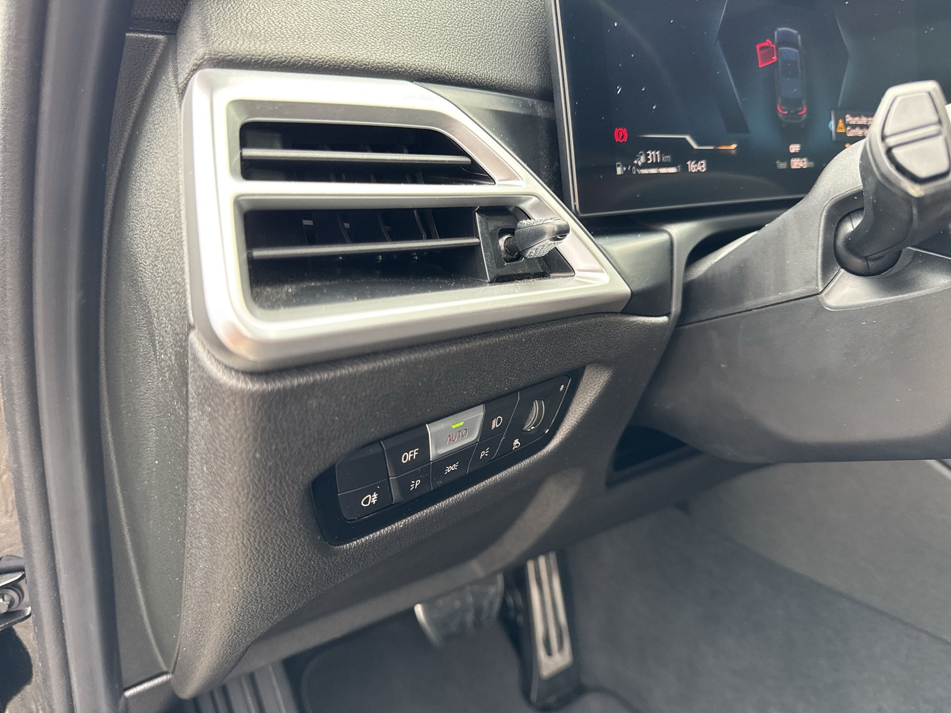 BMW 330e xDrive Steptronic M Sport-image-19