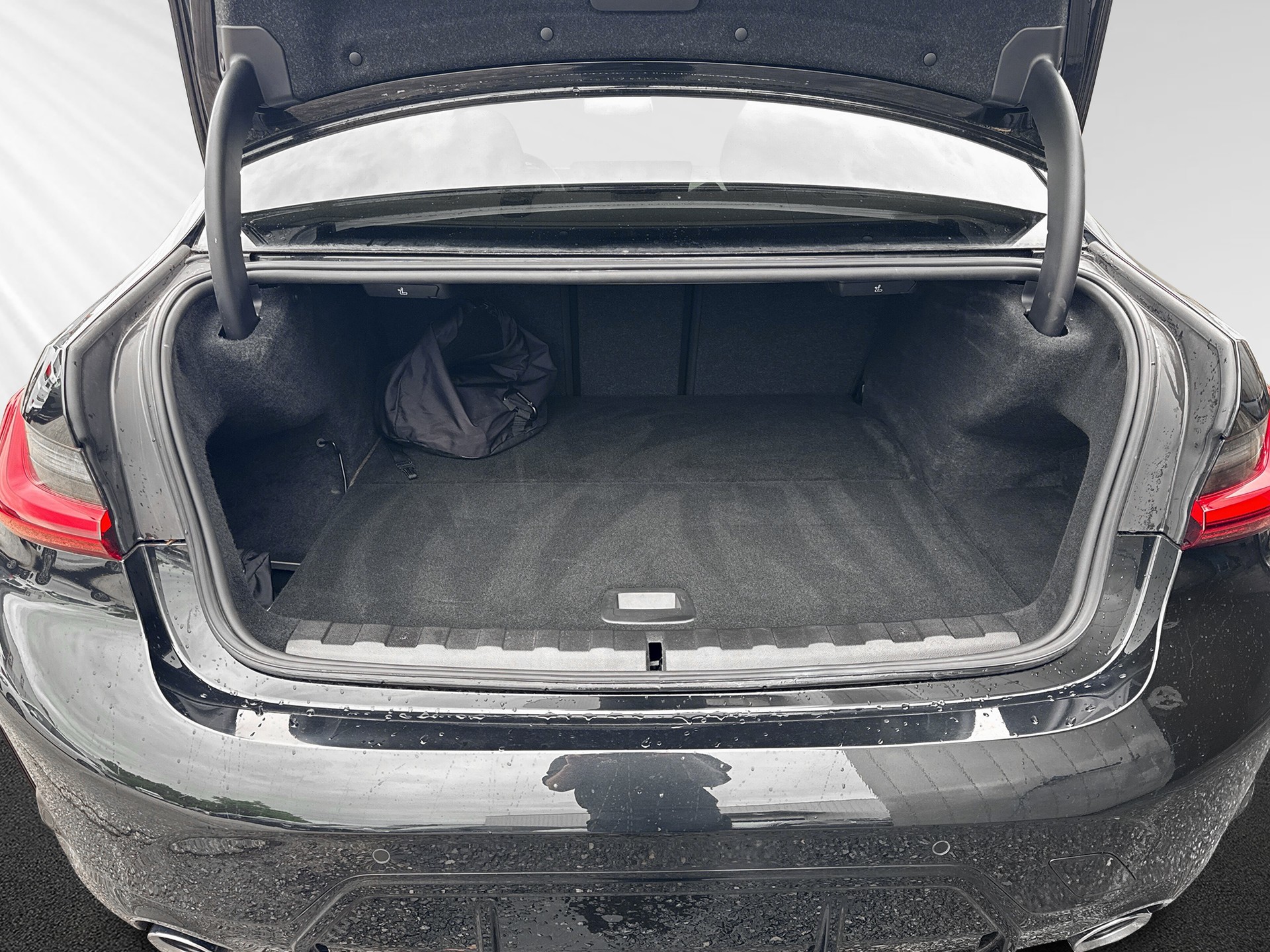 BMW 330e xDrive Steptronic M Sport-image-7