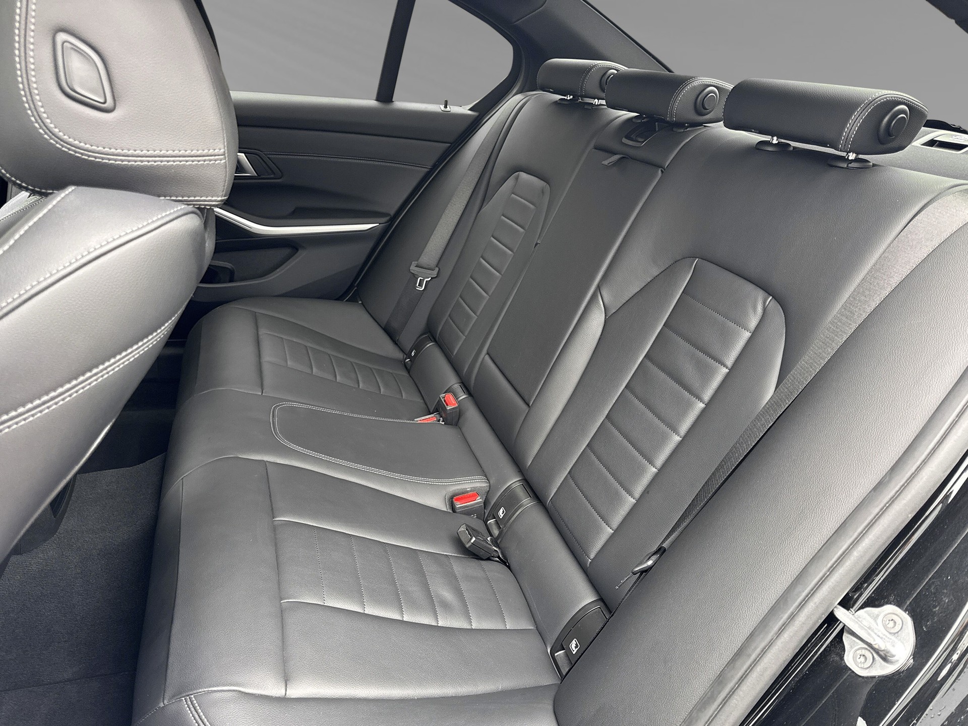 BMW 330e xDrive Steptronic M Sport-image-6