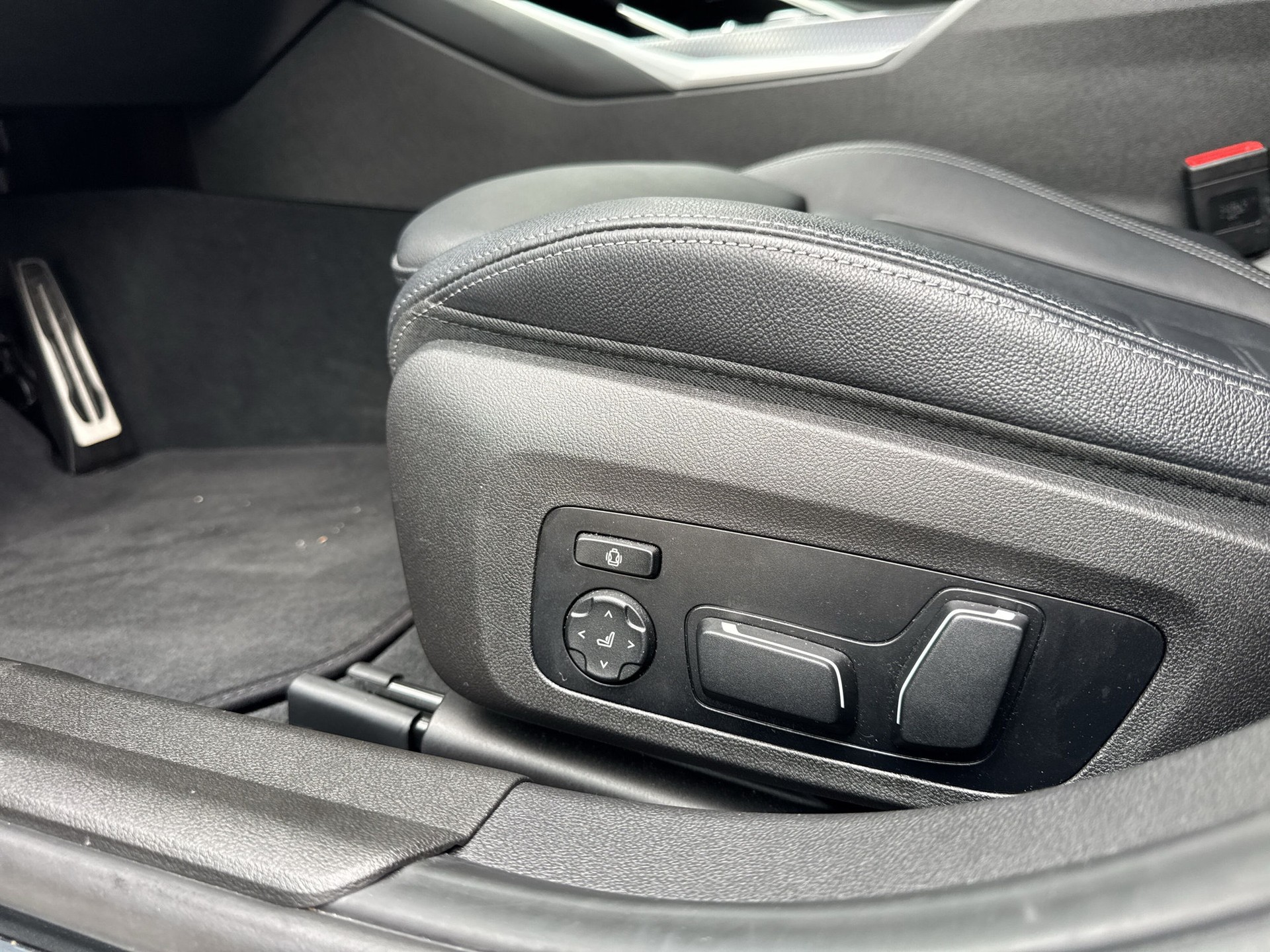 BMW 330e xDrive Steptronic M Sport-image-18