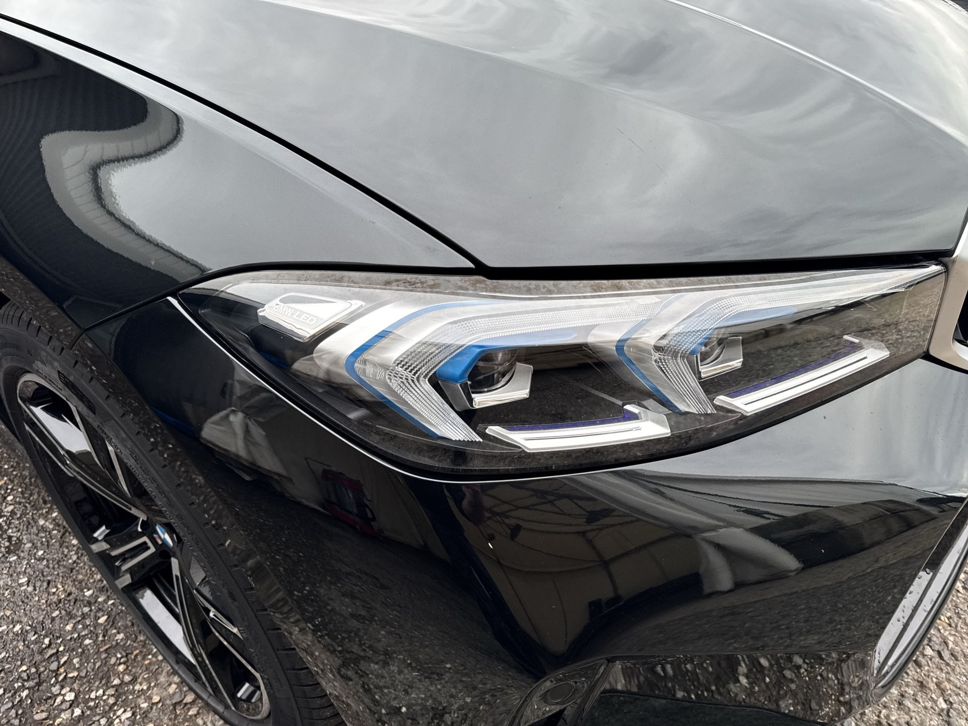 BMW 330e xDrive Steptronic M Sport-image-17