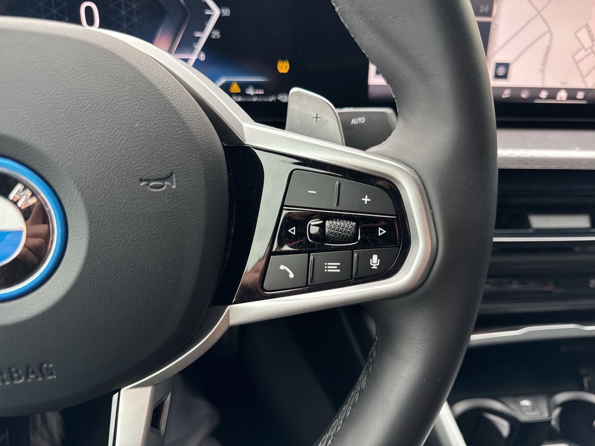 BMW 330e xDrive Steptronic M Sport-image-15