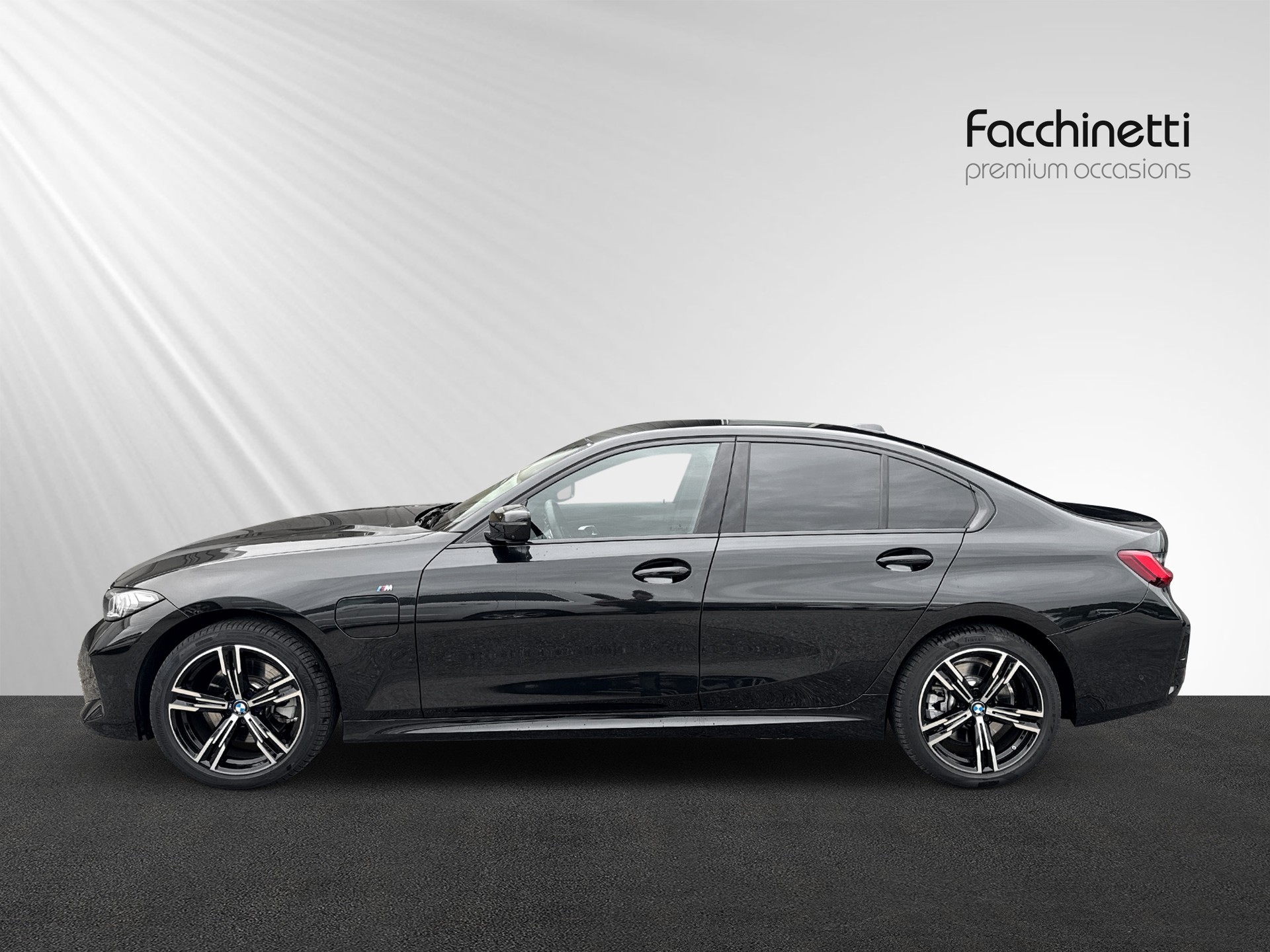 BMW 330e xDrive Steptronic M Sport-image-1