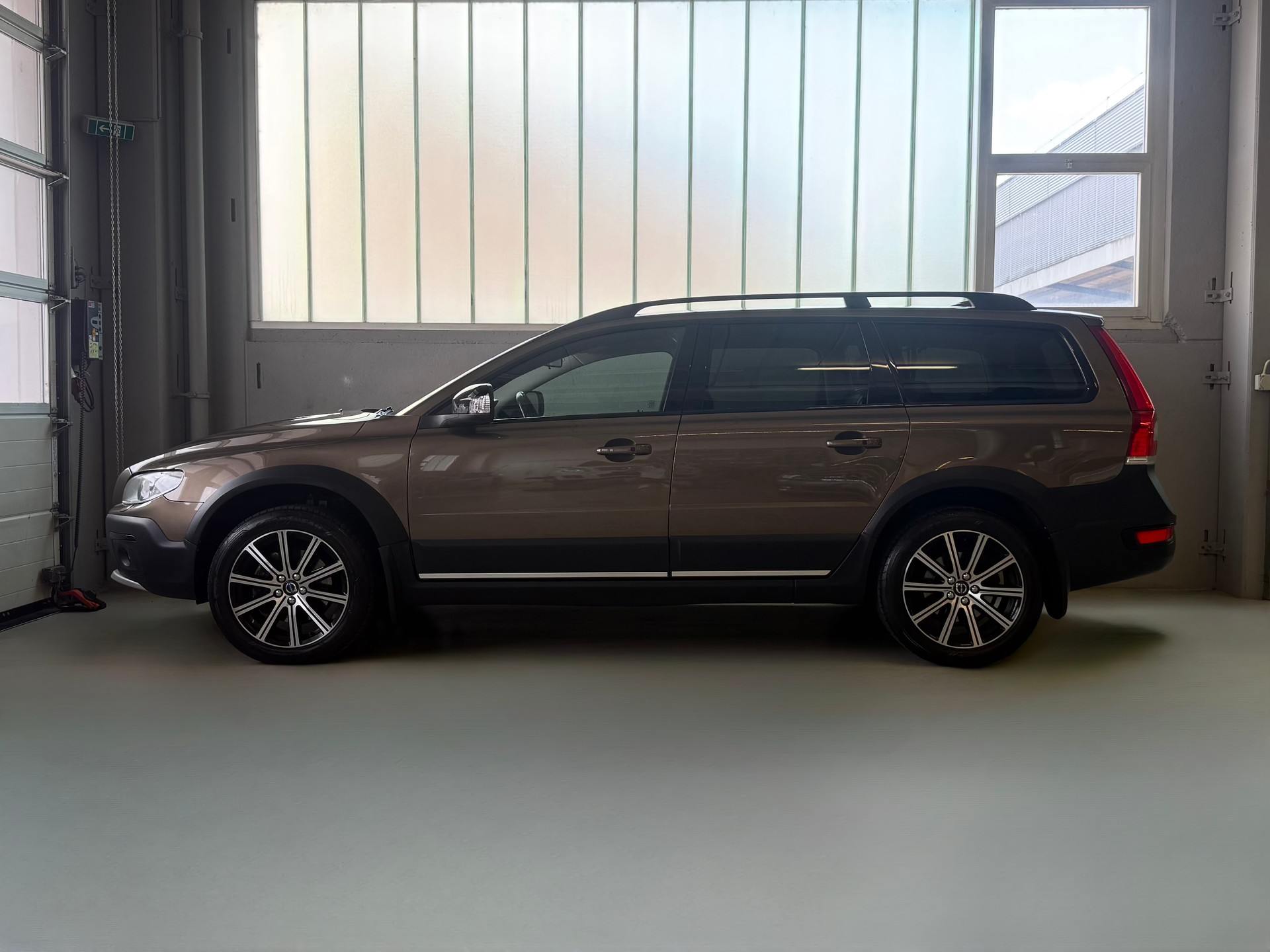 VOLVO XC70 D4 Momentum Dynamic Edition Geartronic-image-4