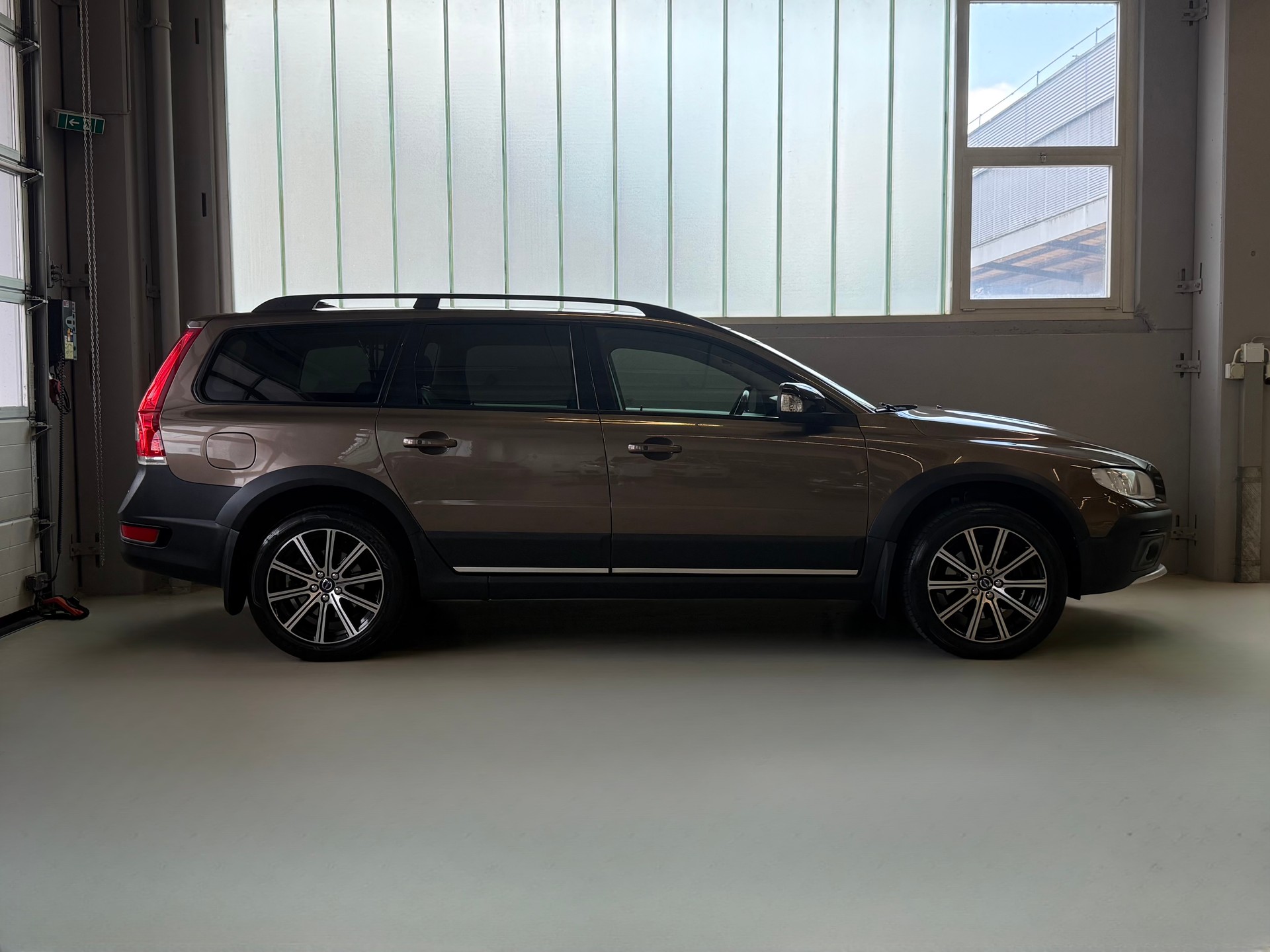VOLVO XC70 D4 Momentum Dynamic Edition Geartronic-image-3