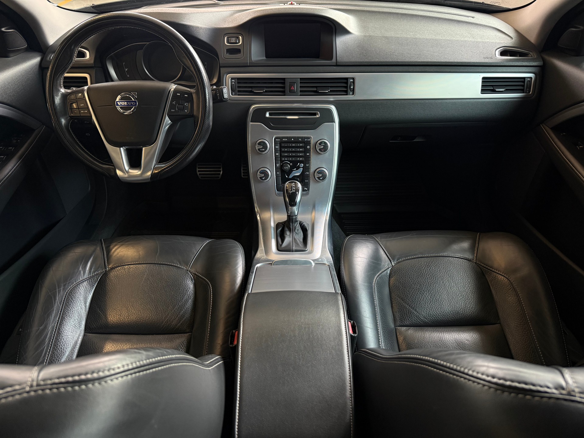 VOLVO XC70 D4 Momentum Dynamic Edition Geartronic-image-12