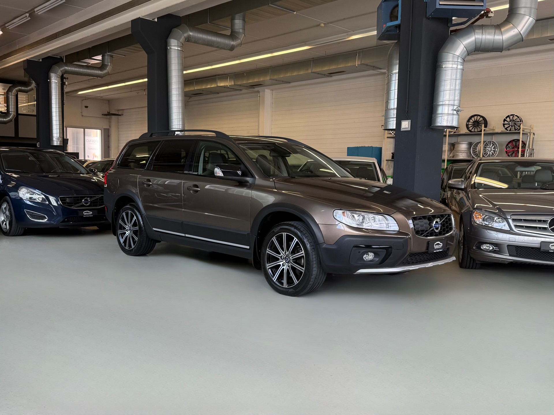 VOLVO XC70 D4 Momentum Dynamic Edition Geartronic-image-1