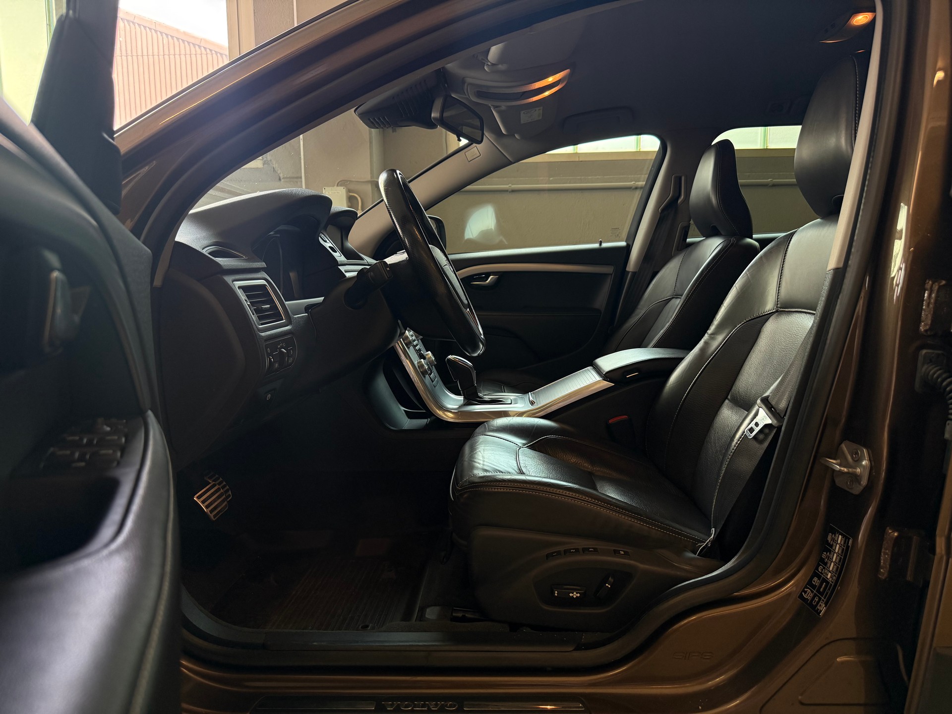 VOLVO XC70 D4 Momentum Dynamic Edition Geartronic-image-9