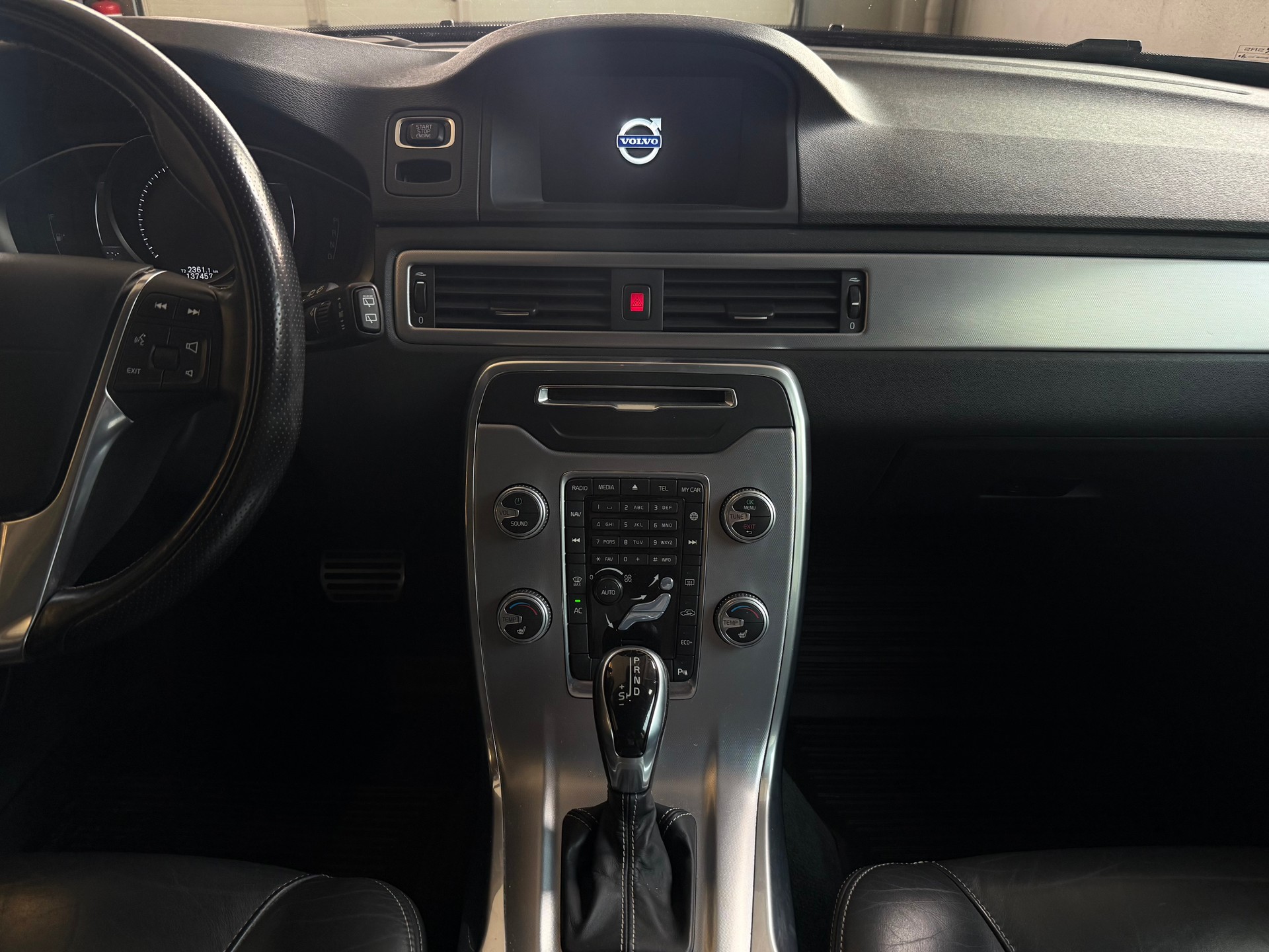 VOLVO XC70 D4 Momentum Dynamic Edition Geartronic-image-14