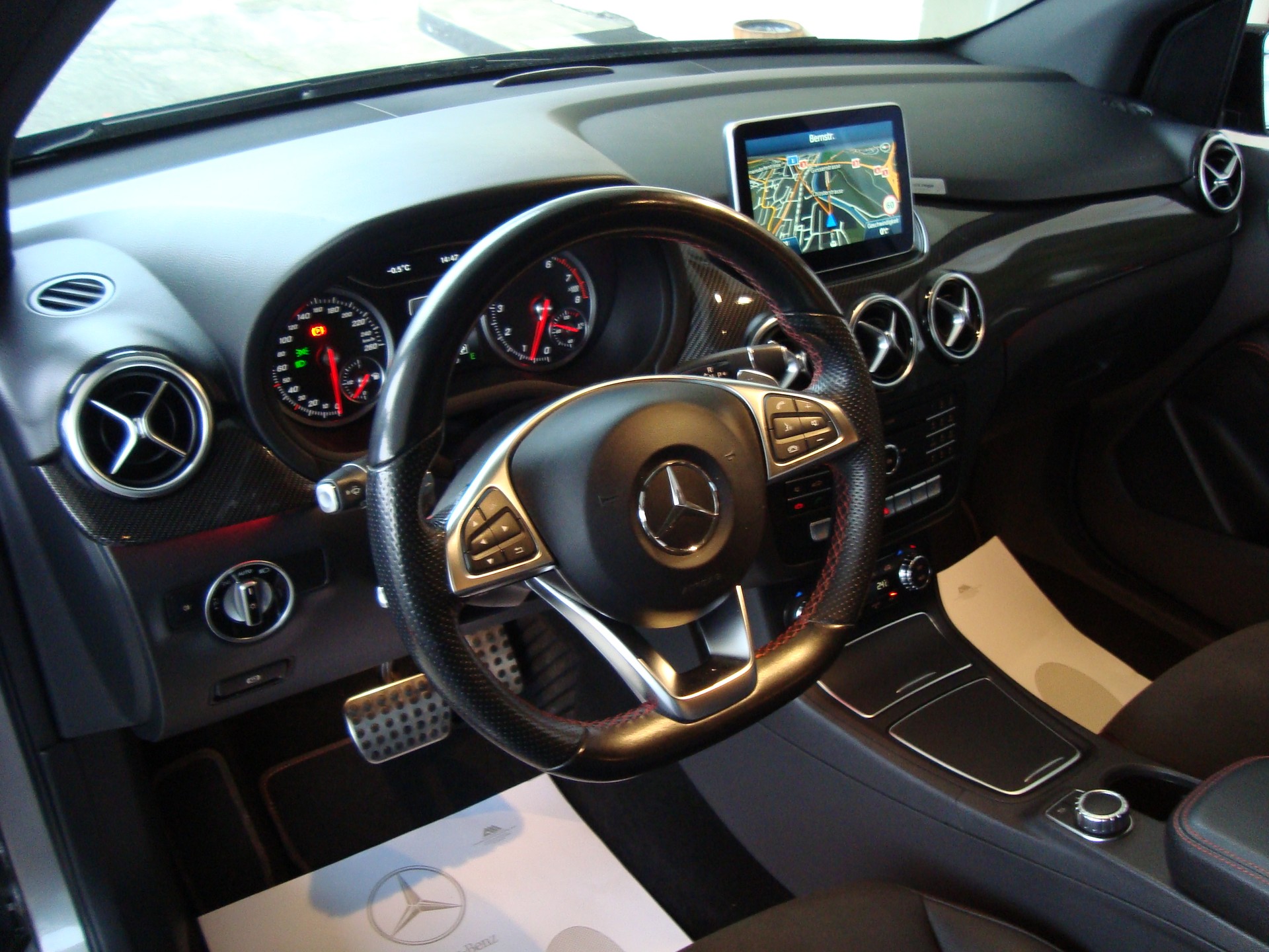 MERCEDES-BENZ B 250 AMG Line 4Matic 7G-DCT-image-6