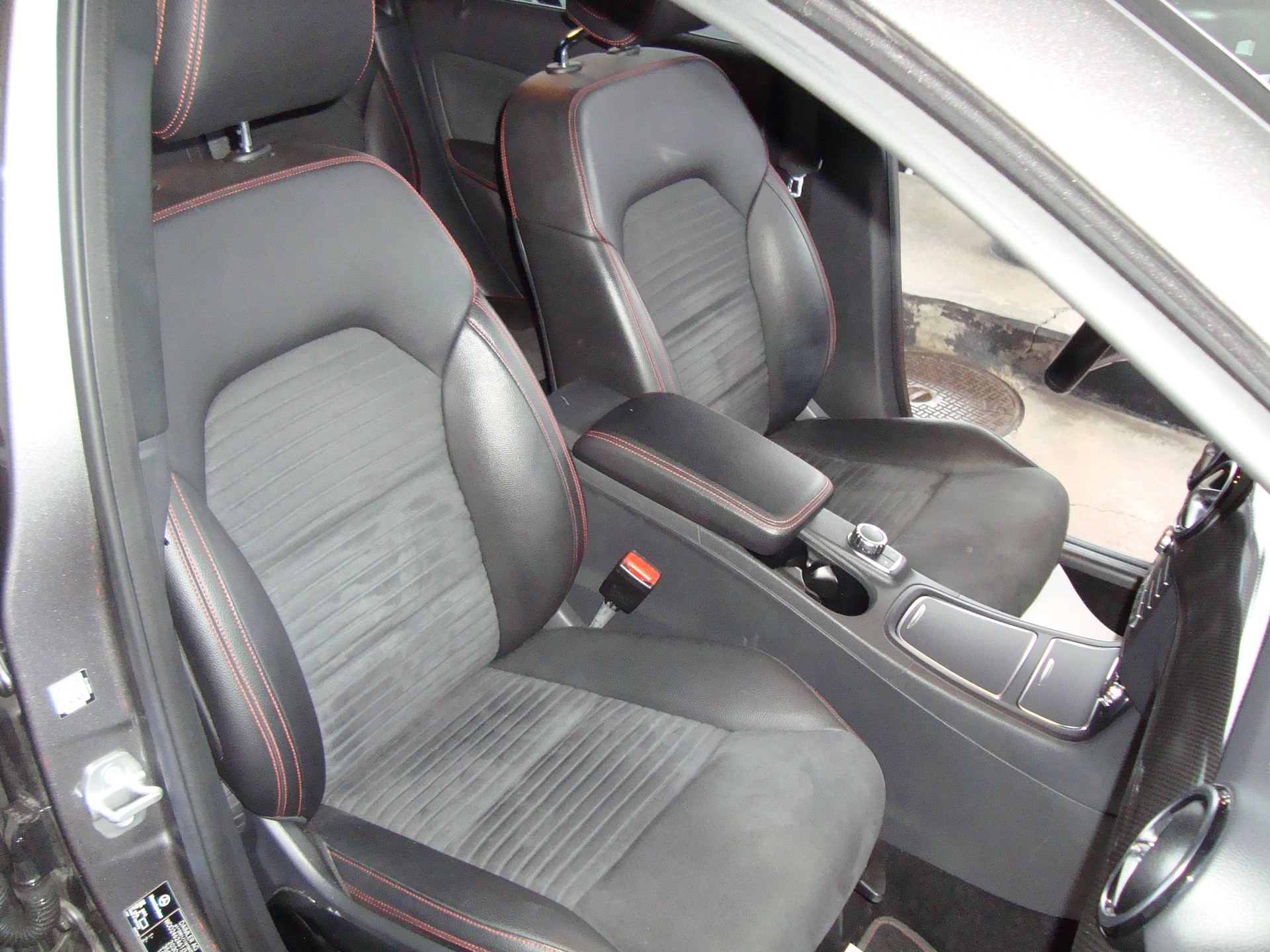 MERCEDES-BENZ B 250 AMG Line 4Matic 7G-DCT-image-11