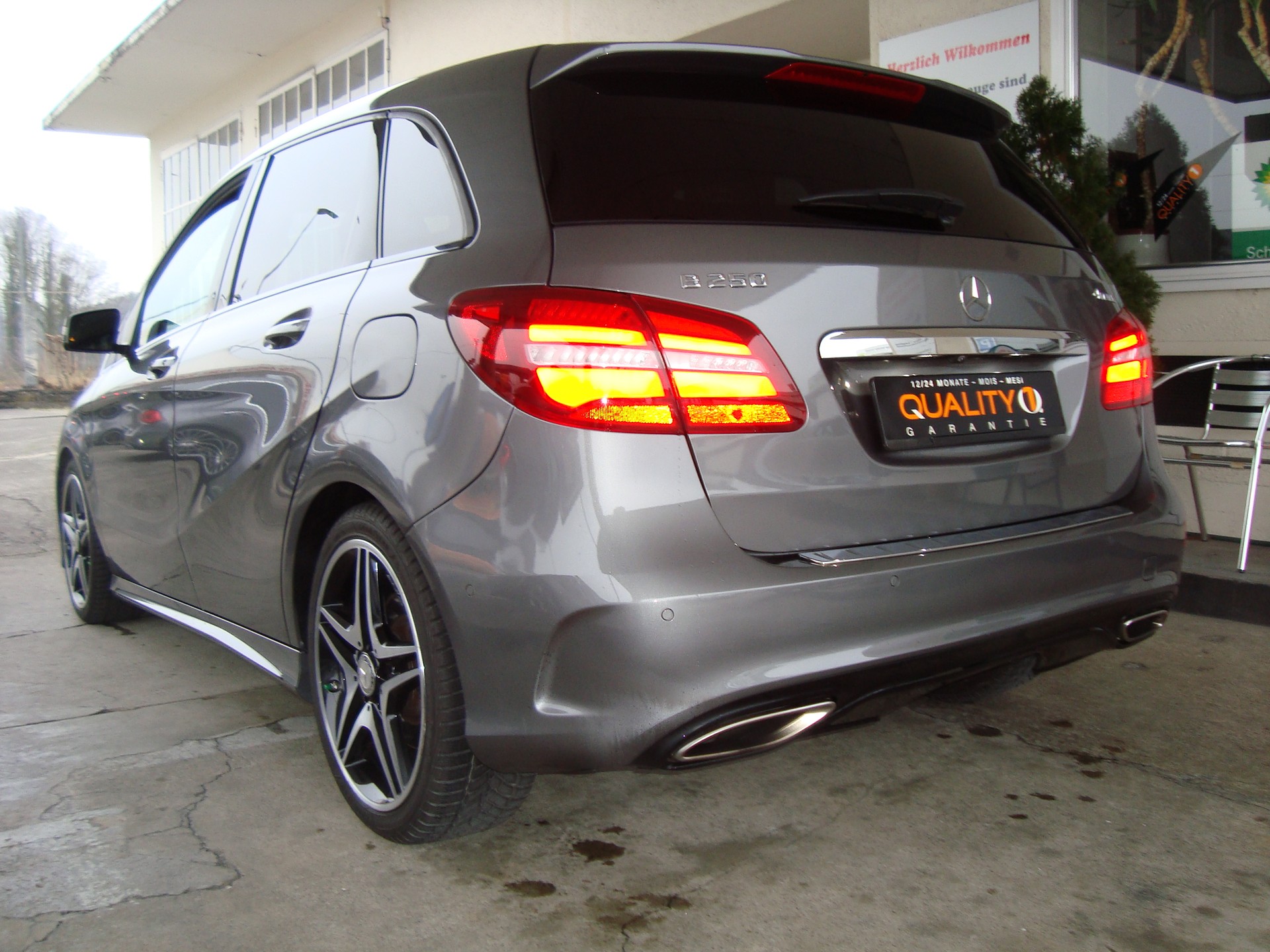 MERCEDES-BENZ B 250 AMG Line 4Matic 7G-DCT-image-3