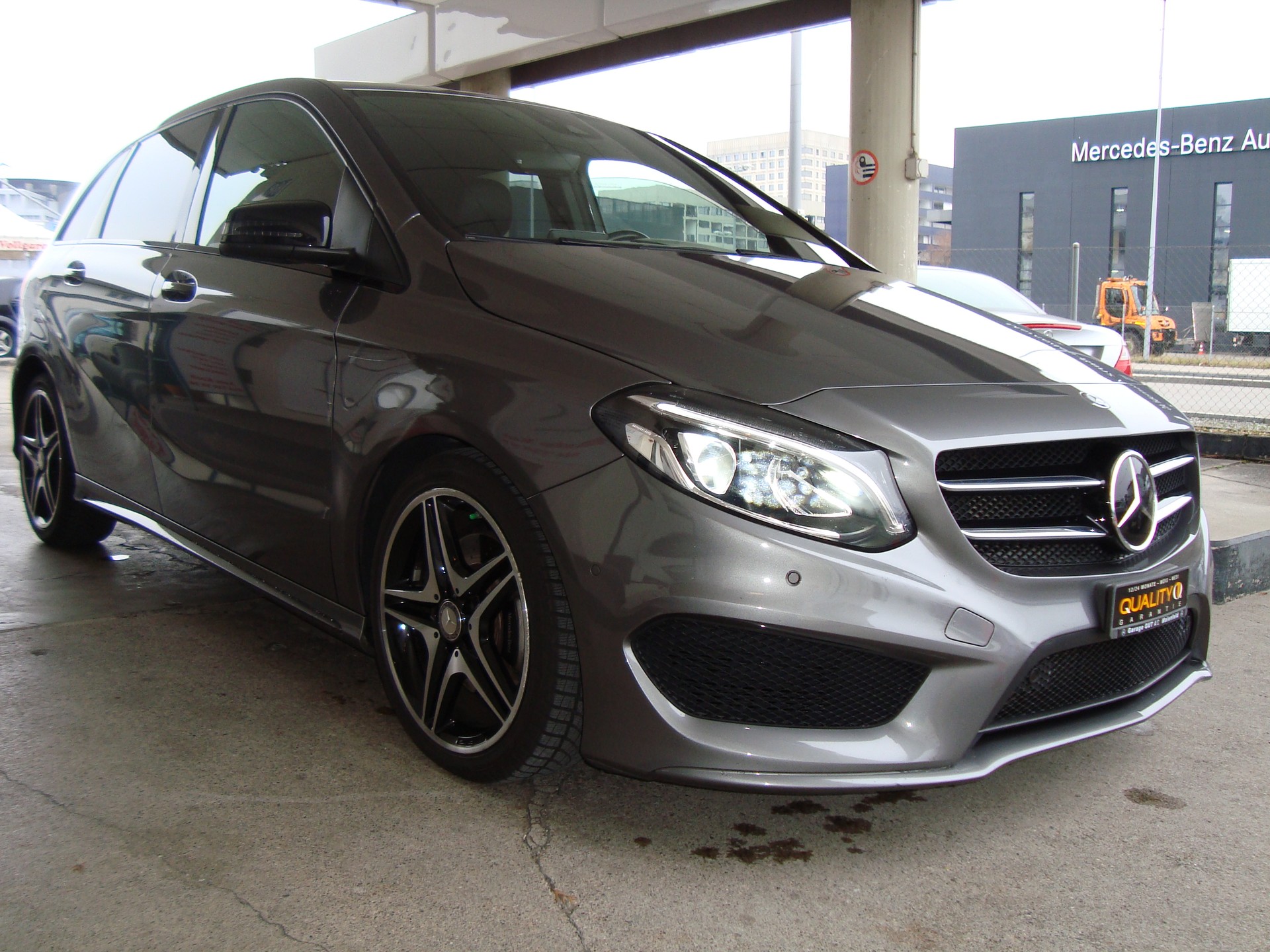 MERCEDES-BENZ B 250 AMG Line 4Matic 7G-DCT-image-2