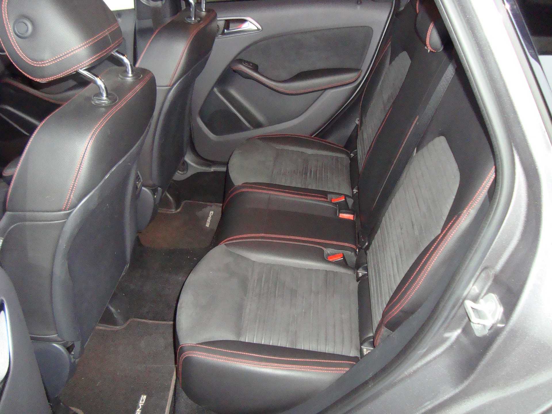 MERCEDES-BENZ B 250 AMG Line 4Matic 7G-DCT-image-10