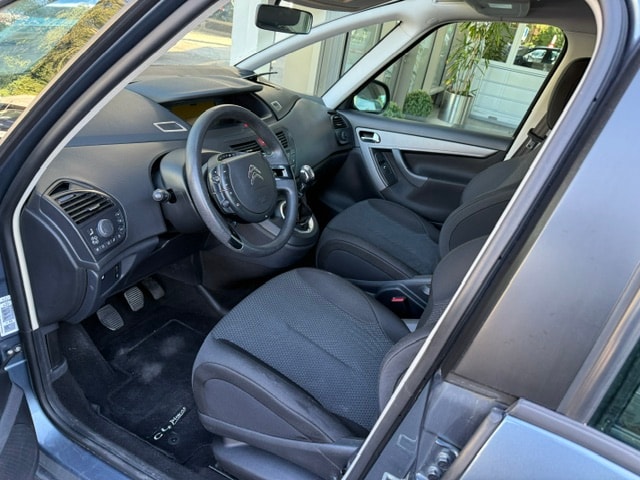 CITROEN C4 Picasso 1.6i 16V Attraction-image-5