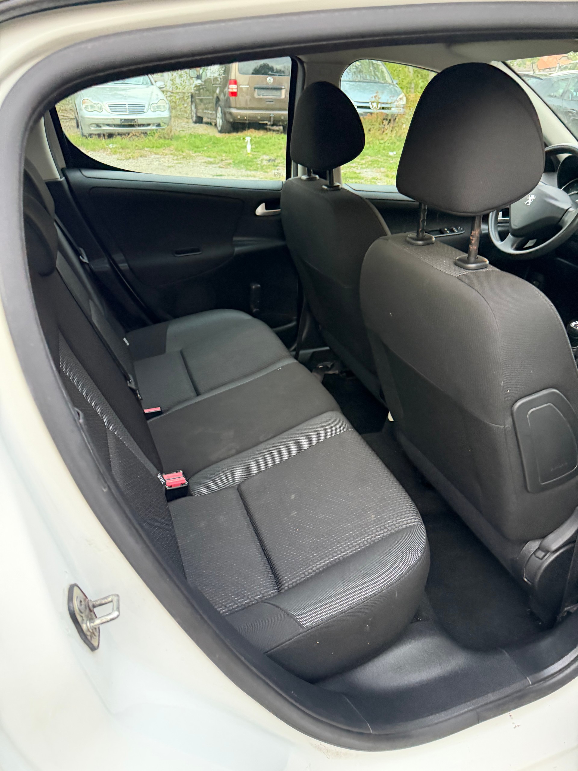 PEUGEOT 207 1.4 Swiss Edition-image-6