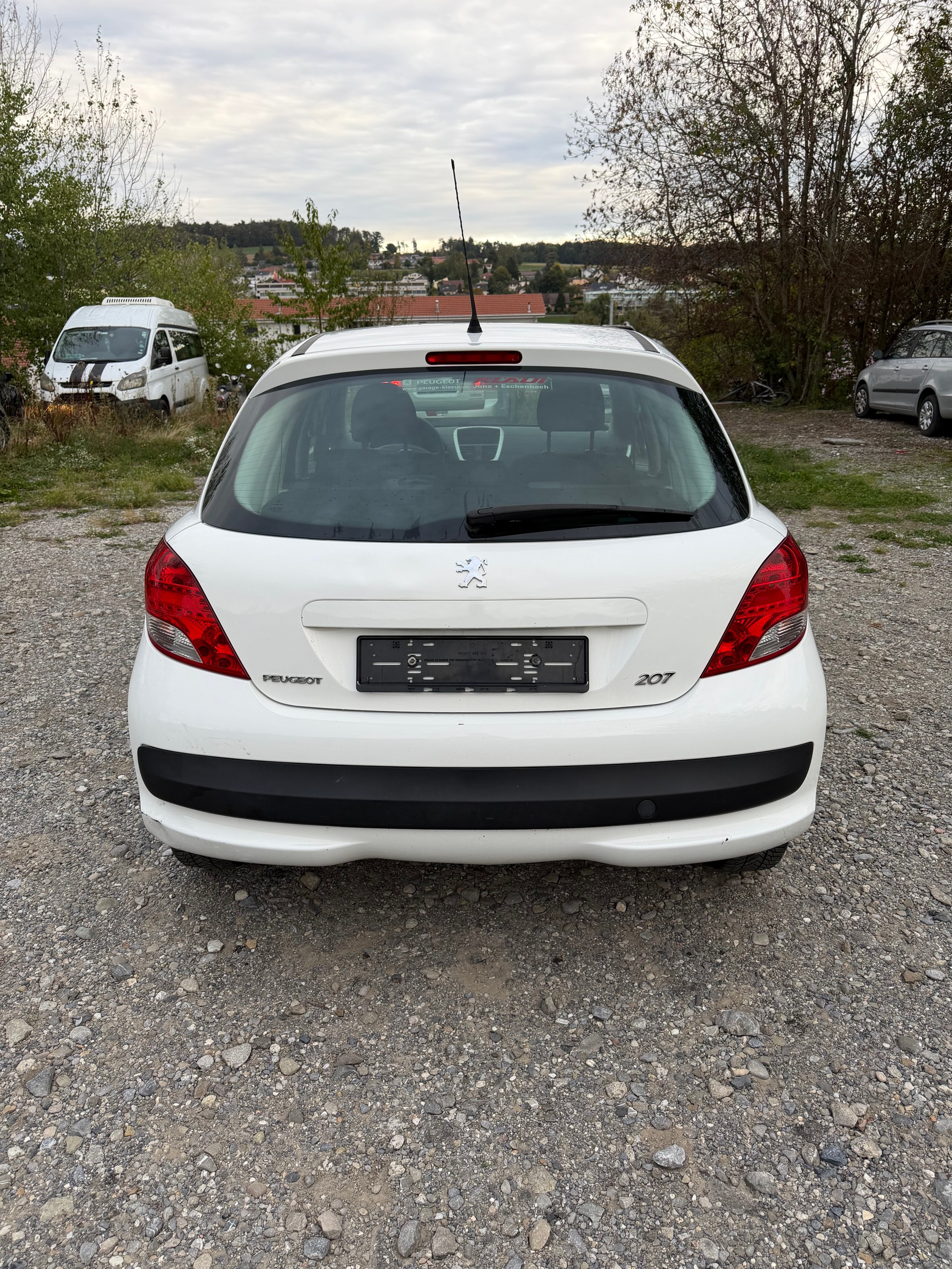PEUGEOT 207 1.4 Swiss Edition-image-5